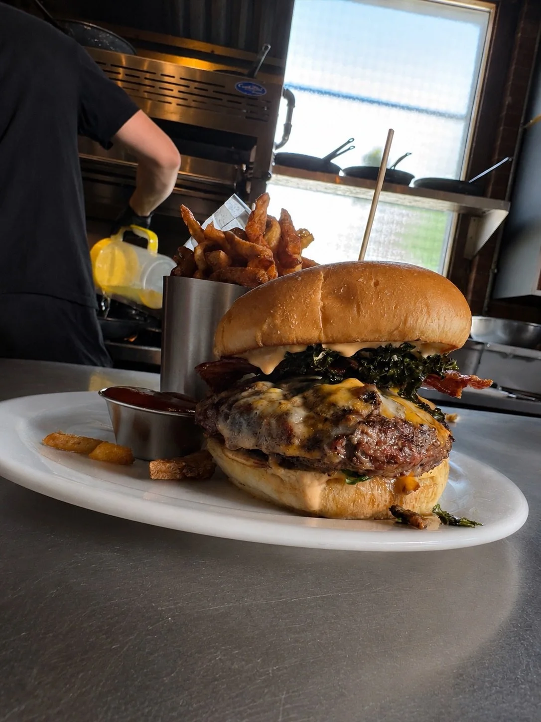 You can&rsquo;t spell Friday without fryes..

Okay technically you can but it&rsquo;s 9 AM and we&rsquo;re already thinking about this burger so let us have this one. 🤤🍔🍟

Consider your &ldquo;Frydinner&rdquo; plans &ldquo;hand-held&rdquo;.. 🫣 (o
