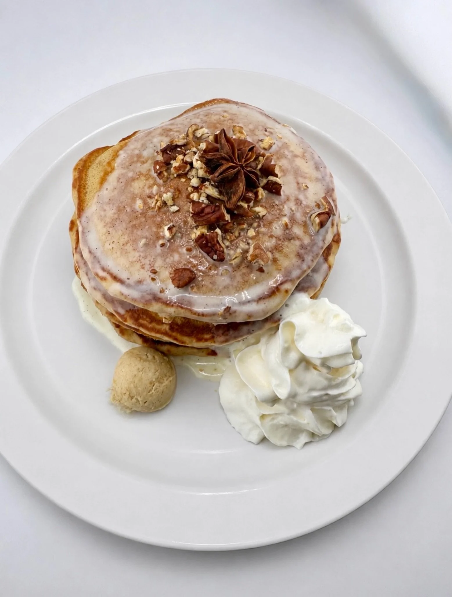 September&rsquo;s newest assignment just dropped 🥞🎶

Meet Chai&rsquo;s School Musical: chai-spiced pancakes topped with a vanilla bean glaze, toasted pecans, brown sugar butter and whipped cream.

Lunch Lady Joe understood the assignment as always.