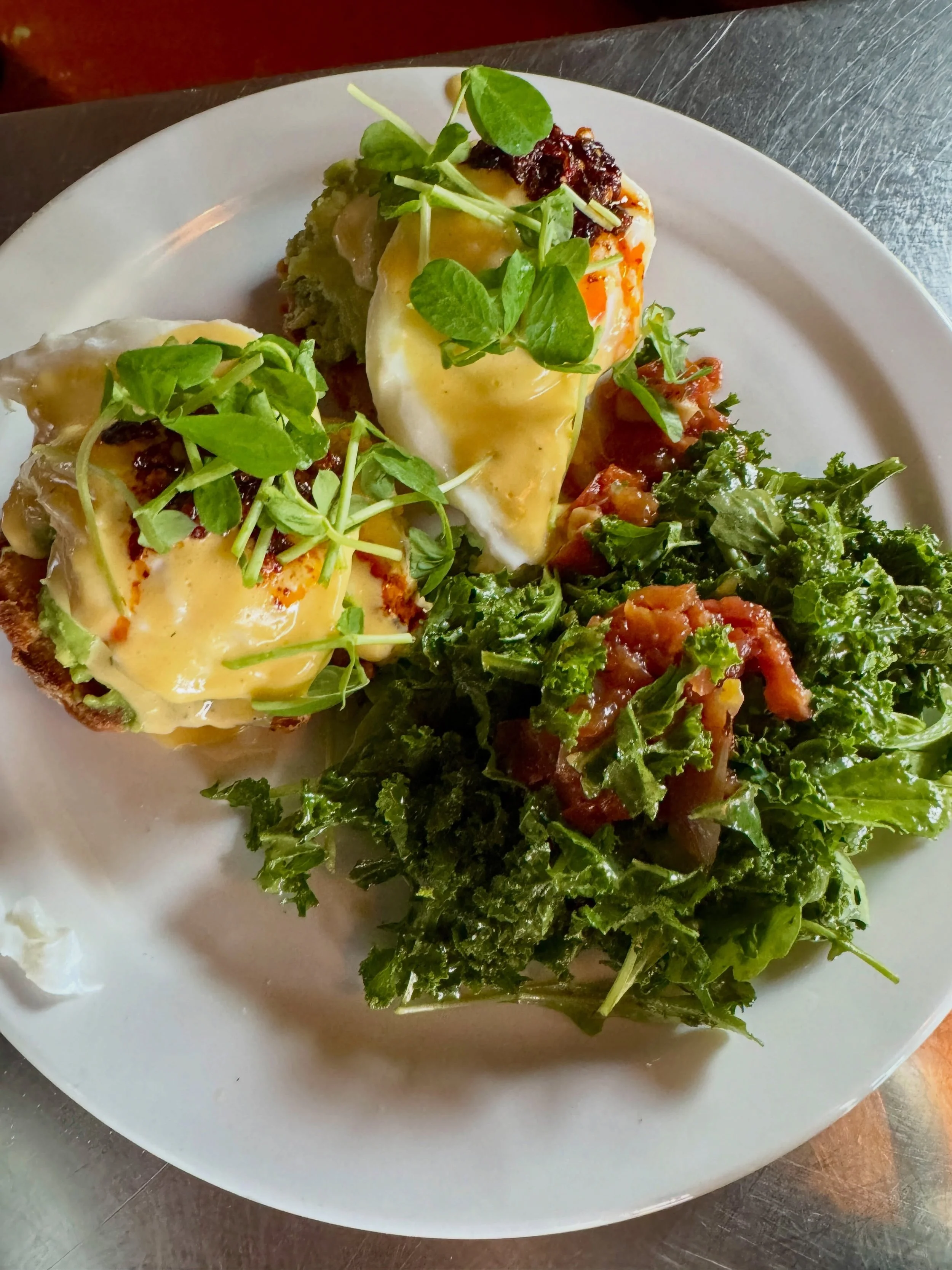 Two perfectly poached eggs, a generous pour of hollandaise, a little avocado, some greens on the side and suddenly getting out of bed feels like a GREAT idea. 🍳🥑

Brunch plans this weekend? We know a place. 😉

#schooltoronto #torontobrunch #libert