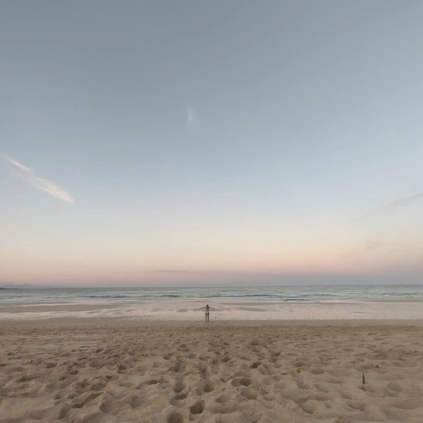 &Egrave; quel momento dell'anno in cui, per un po', sar&ograve; solo una ragazza in mezzo all'oceano. 

Intanto che non ci sentiamo, possiamo ancora fare cose belle insieme: 

🙏🏻Meditare gratuitamente a partire da domani e per due settimane grazie 