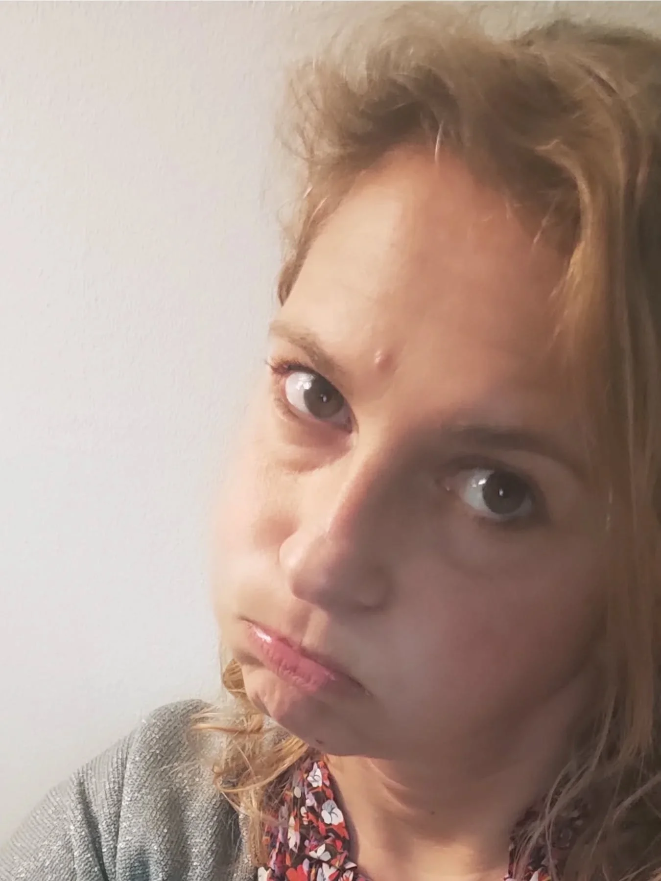 &Egrave; un venerd&igrave; di pre-primavera, ipotizziamo il 27 Febbraio del 2026, quando per la prima volta nella mia vita pianto i piedi e penso: che s&ograve;la questa roba del diventare grandi. 

Non la consiglierei. 
Veramente sopravvalutata. 

F