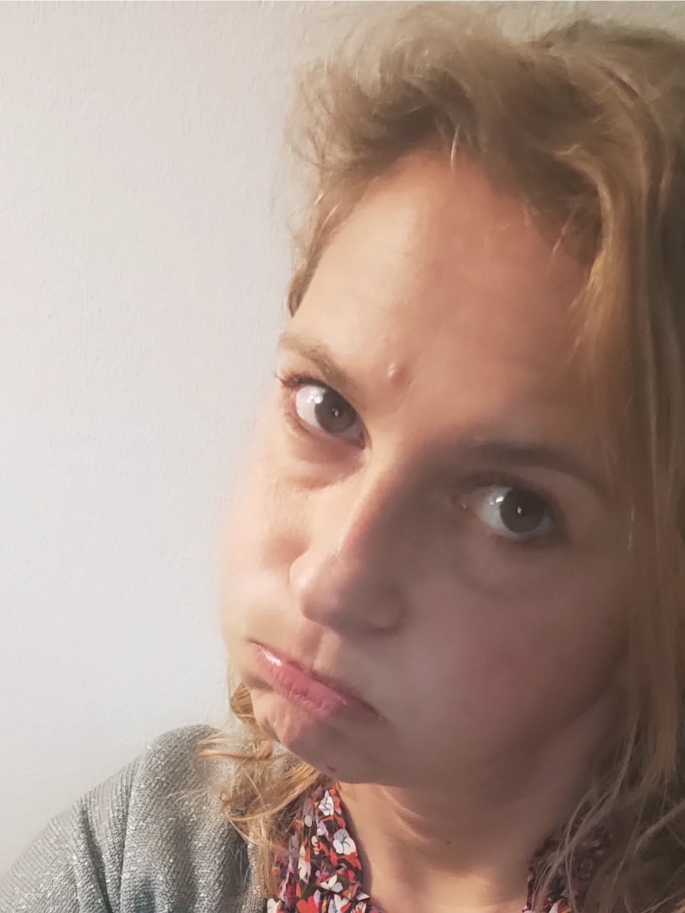 &Egrave; un venerd&igrave; di pre-primavera, ipotizziamo il 27 Febbraio del 2026, quando per la prima volta nella mia vita pianto i piedi e penso: che s&ograve;la questa roba del diventare grandi. 

Non la consiglierei. 
Veramente sopravvalutata. 

F