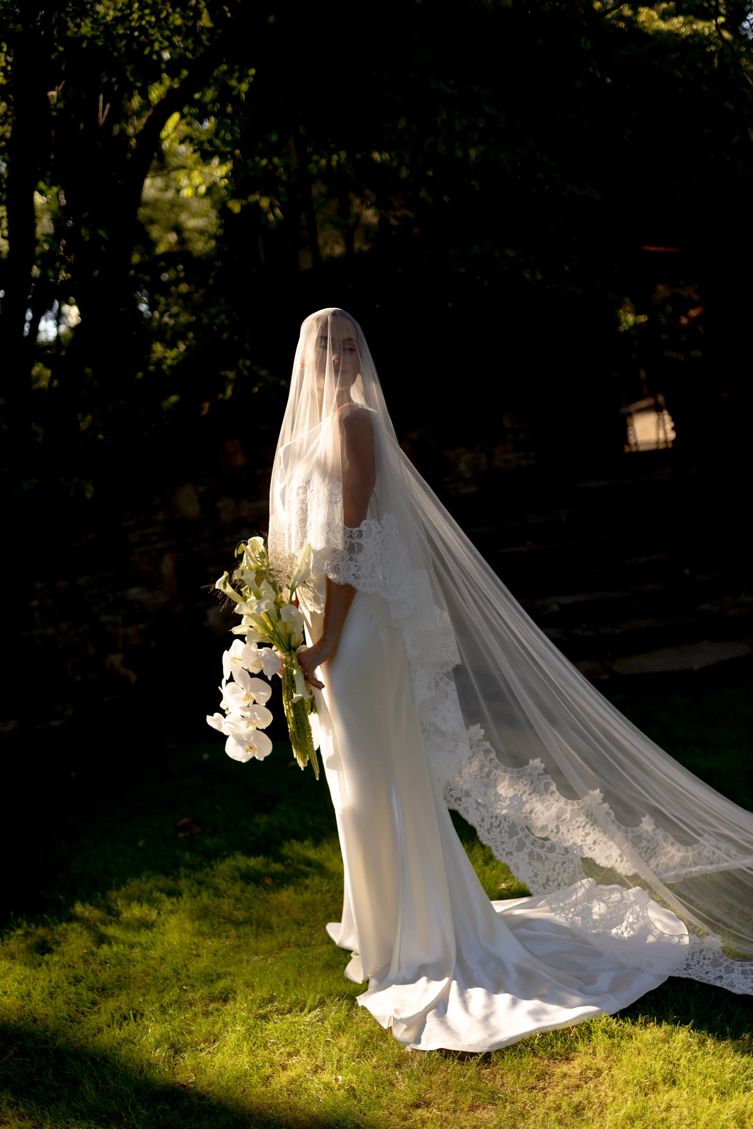 photographer for chagrin falls, ohio couple during wedding at the club at hillbrook