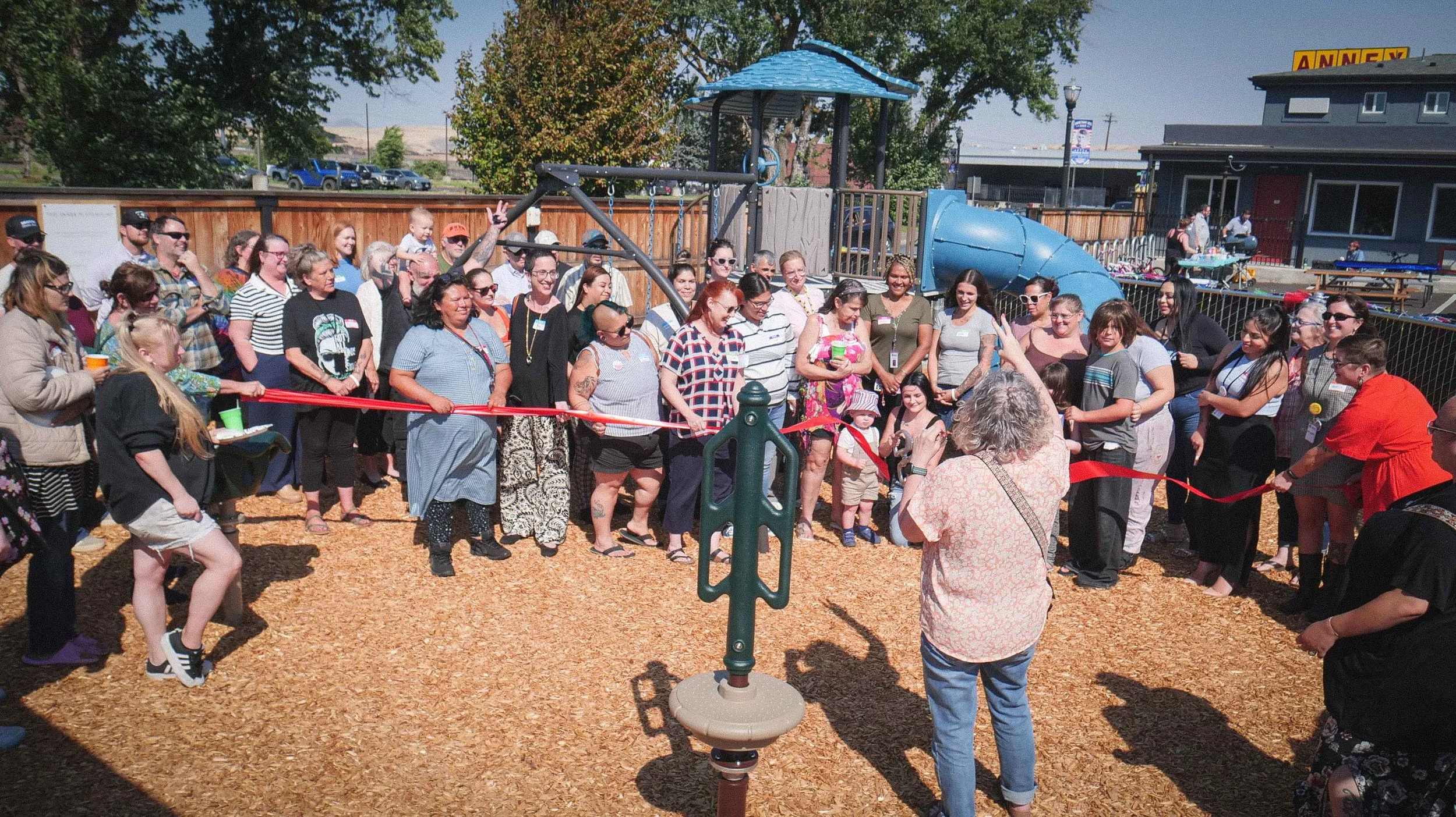 New Playground at The Annex Brings Safety and Joy to Family Shelter ~ Nuevo Parque Infantil en The Annex Brinda un Espacio Seguro y Alegre para Niños y Familias