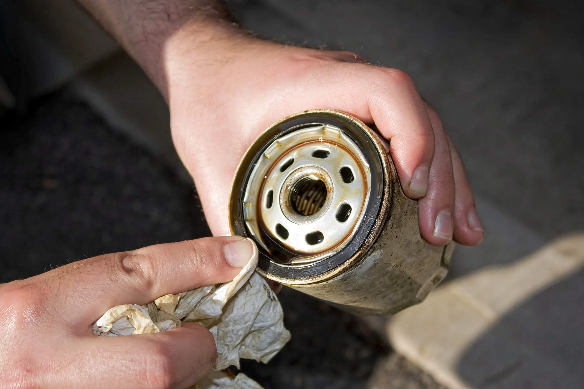 a-backyard-mechanic-wipes-the-seal-of-a-slightly-used-oil-filter-to-reuse-it-for-an-additional-3000-miles-others-prefer-to-replace-them-each-and-every-oil-change_rKalOAuABiw.jpg