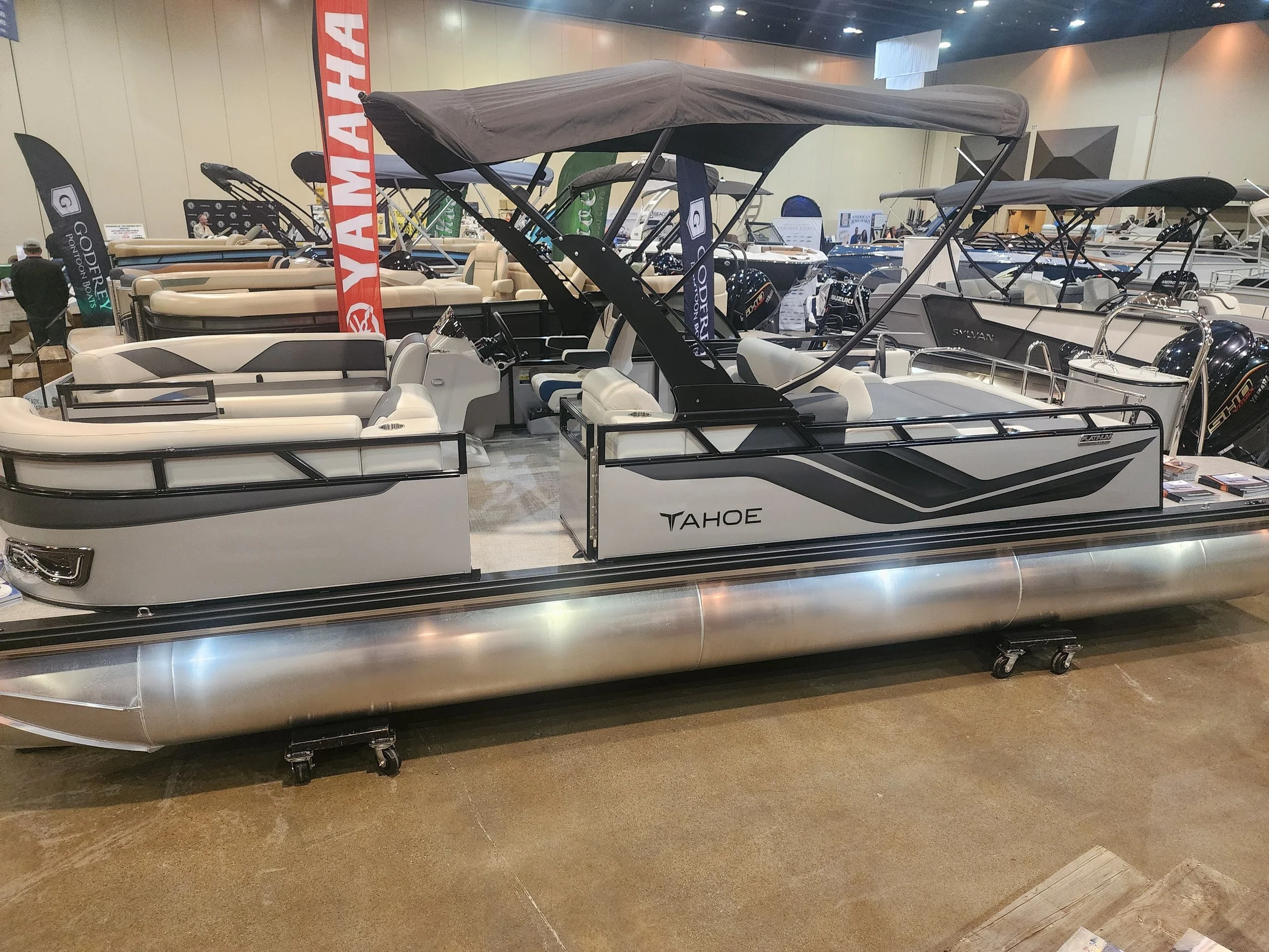 2026 Tahoe Sport 85 2385 VRB Tri-toon with Yamaha VF200LB SHO VMAX, HIN:DVN73143G526