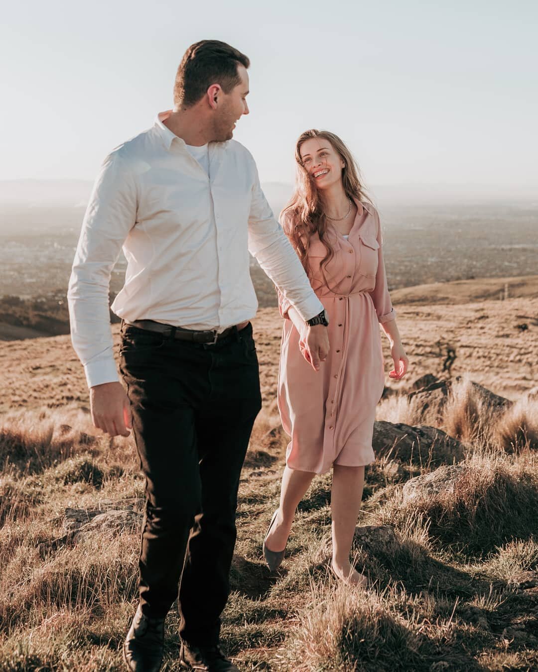 An adorable and totally in love couple, an epic location and the most beautiful soft sunset, what more could I ask for? Apart from all three of us perhaps not literally freezing to death in an antarctic gale? LITERALLY FREEZING TO DEATH I tell you.
.
