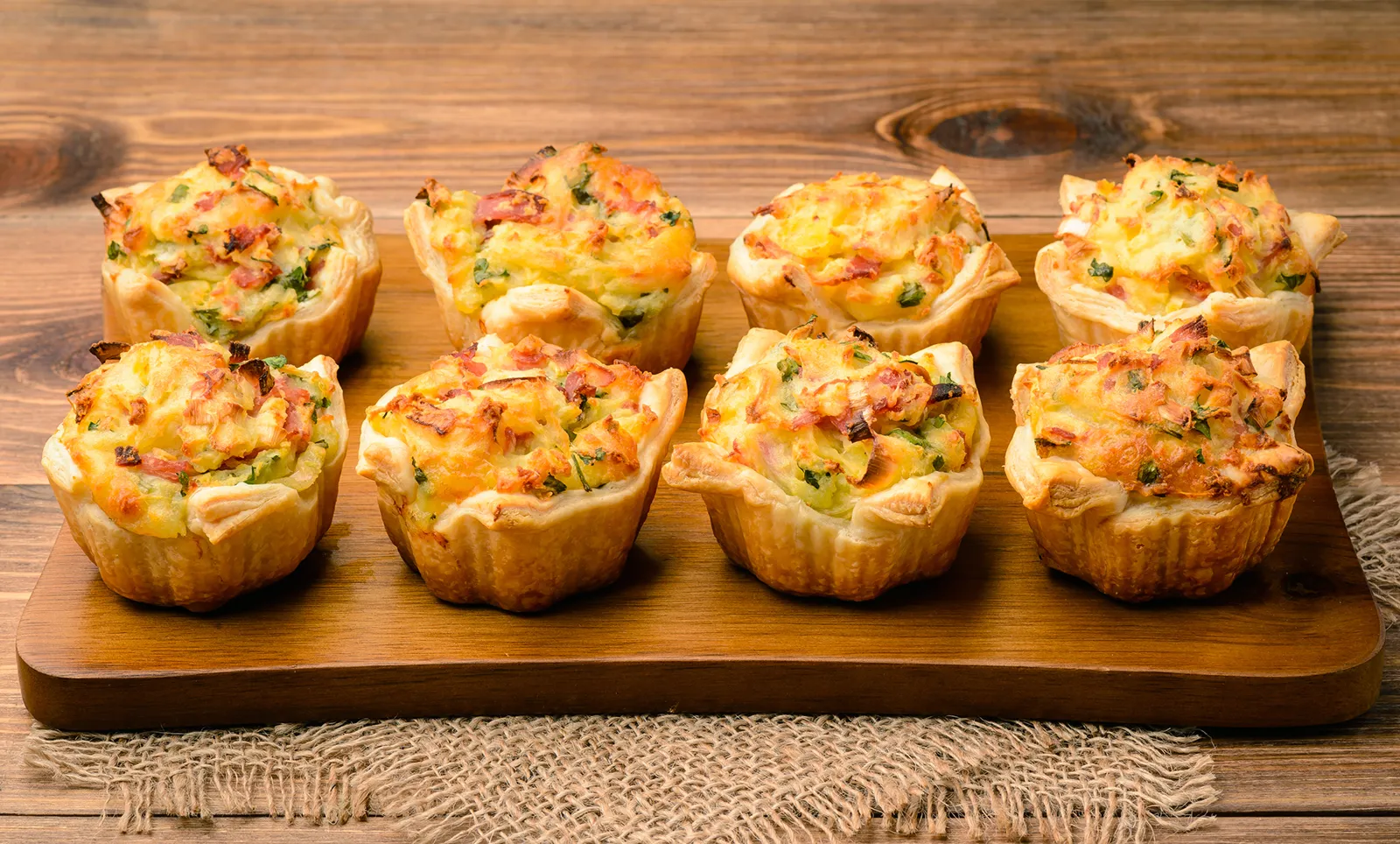 tartlet-appetizer-hors-d-oeuvres-mashed-potatoes-cheese-ham-parsley.png