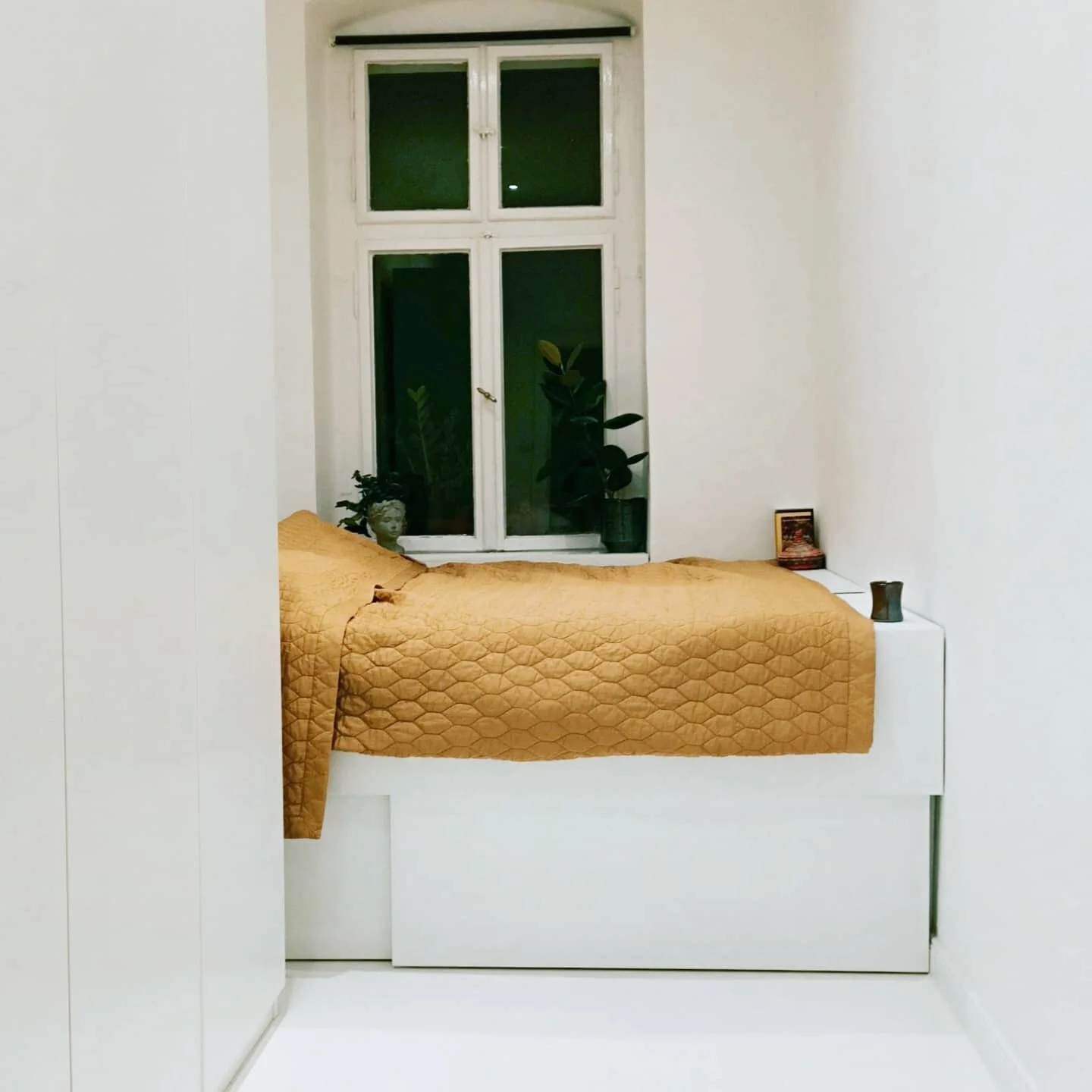 We designed and build this corner bed for a client who needed a bed that will work best in the small room. So we included storage, undercover power plug, place for her books and we hid the heater that is now hiding under the window.