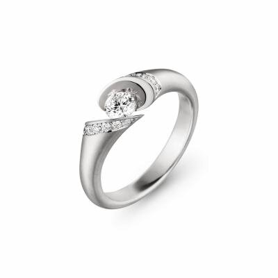 Calla ring in white gold.jpg