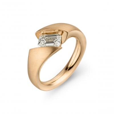 Calla solitaire ring in rose gold.jpg
