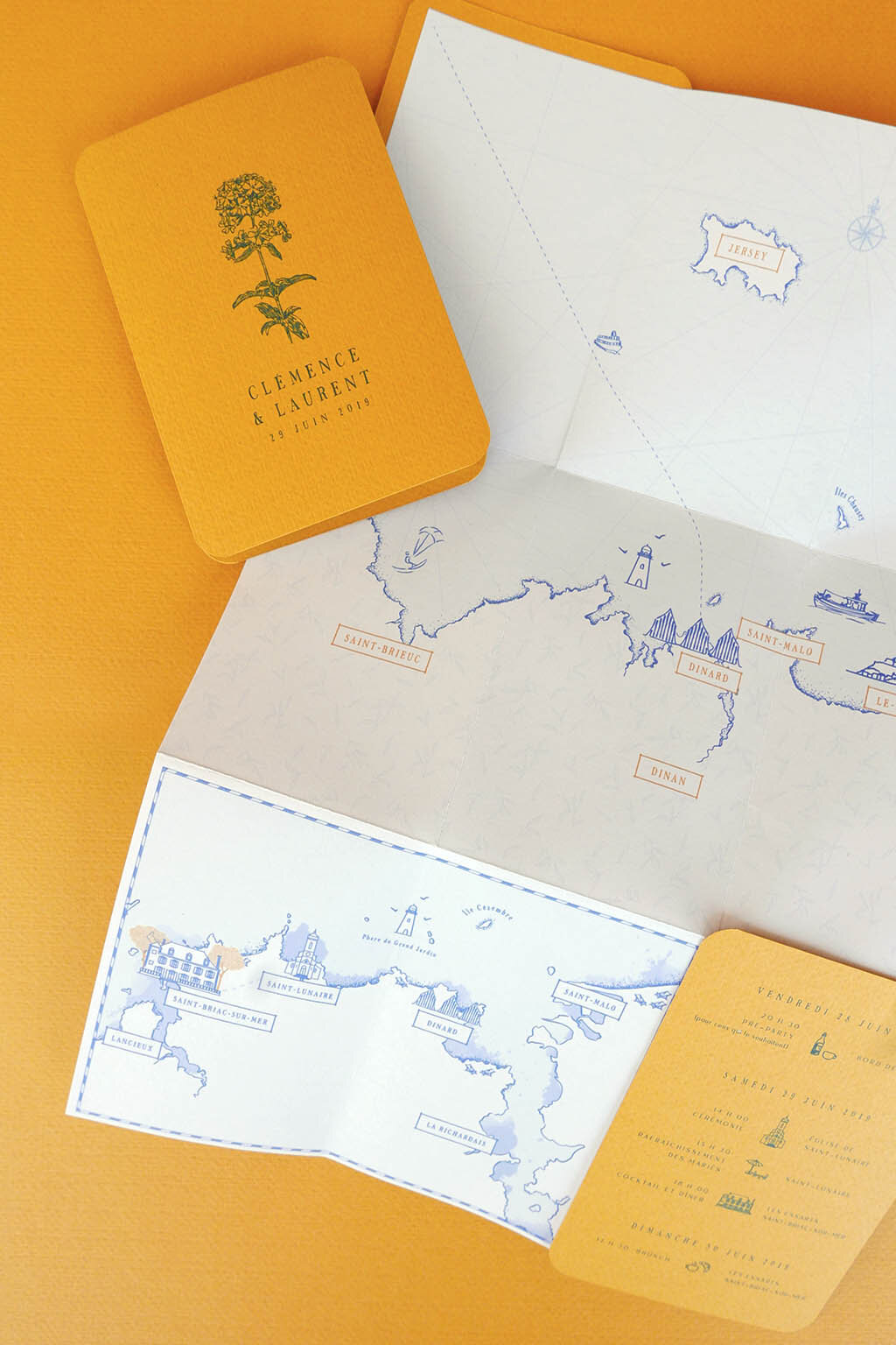 Allons-y-Alonso - Atelier Design Graphique et illustrations - Faire-part de mariage sur-mesure - format original-moderne-élégant - passeport - grande carte - voyage - Bretagne2.jpg