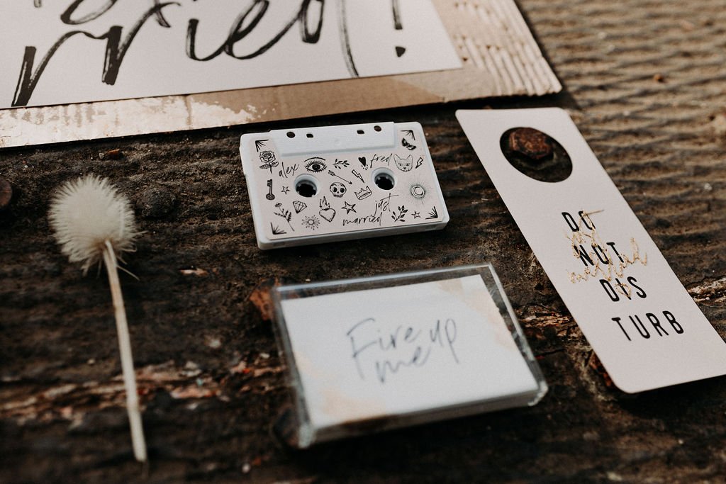 Set de papeterie elopement rock n'roll et décalé — papeterie artisanale sur-mesure