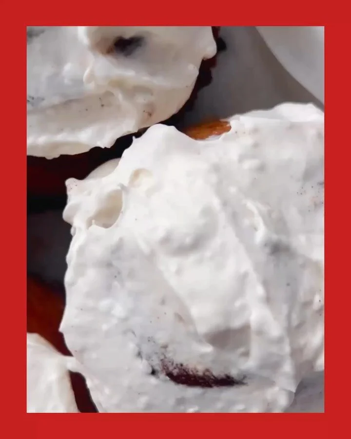 End your weekend on a high (and sticky) note — our Cream Cheese & Cinnamon buns are waiting for you…π§£πβοΈπ―οΈπ«