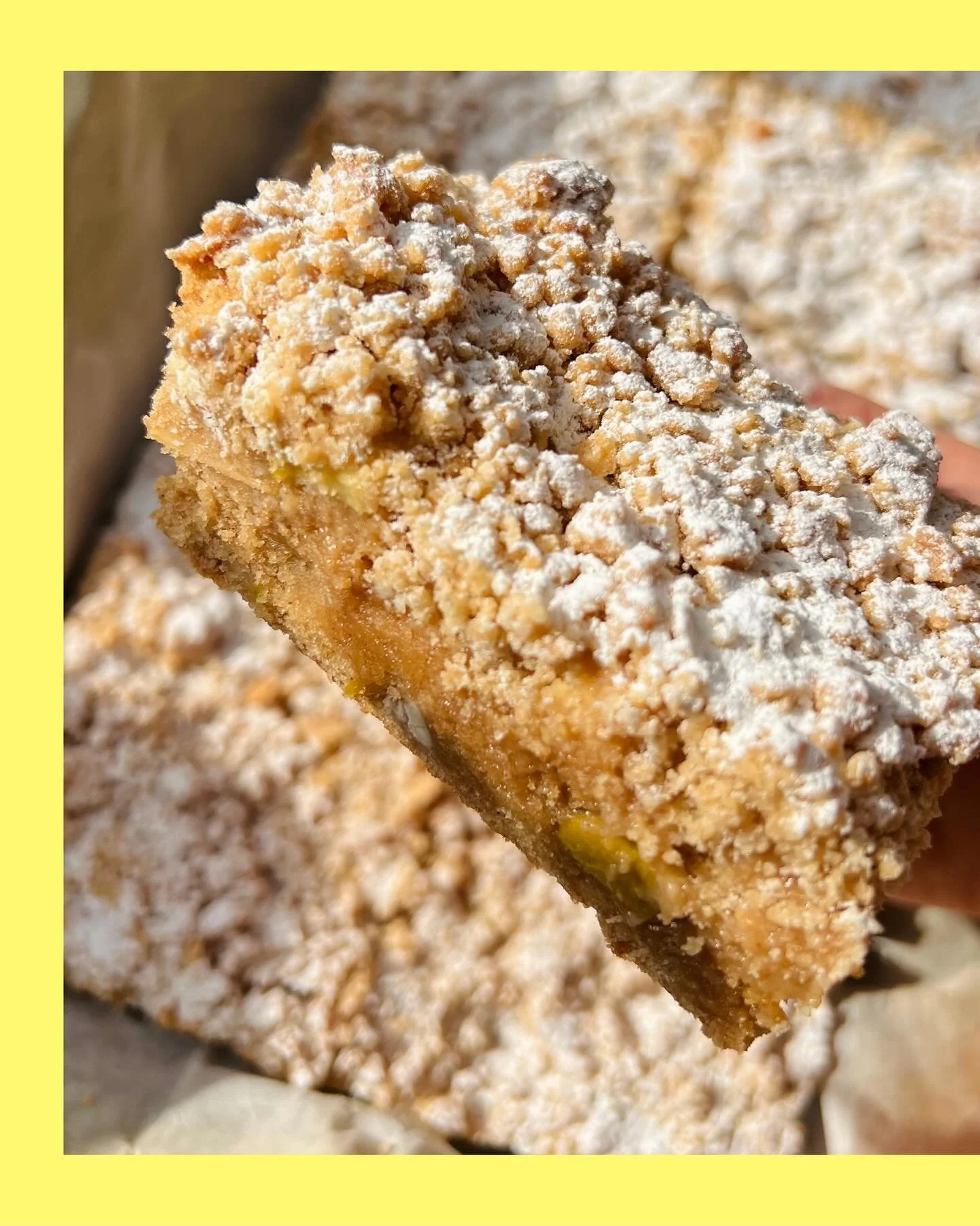 The only thing better than apple crumble is when it’s baked into a blondie... ππ Layers of comfort, one bite at a time. πβ¨ππ«