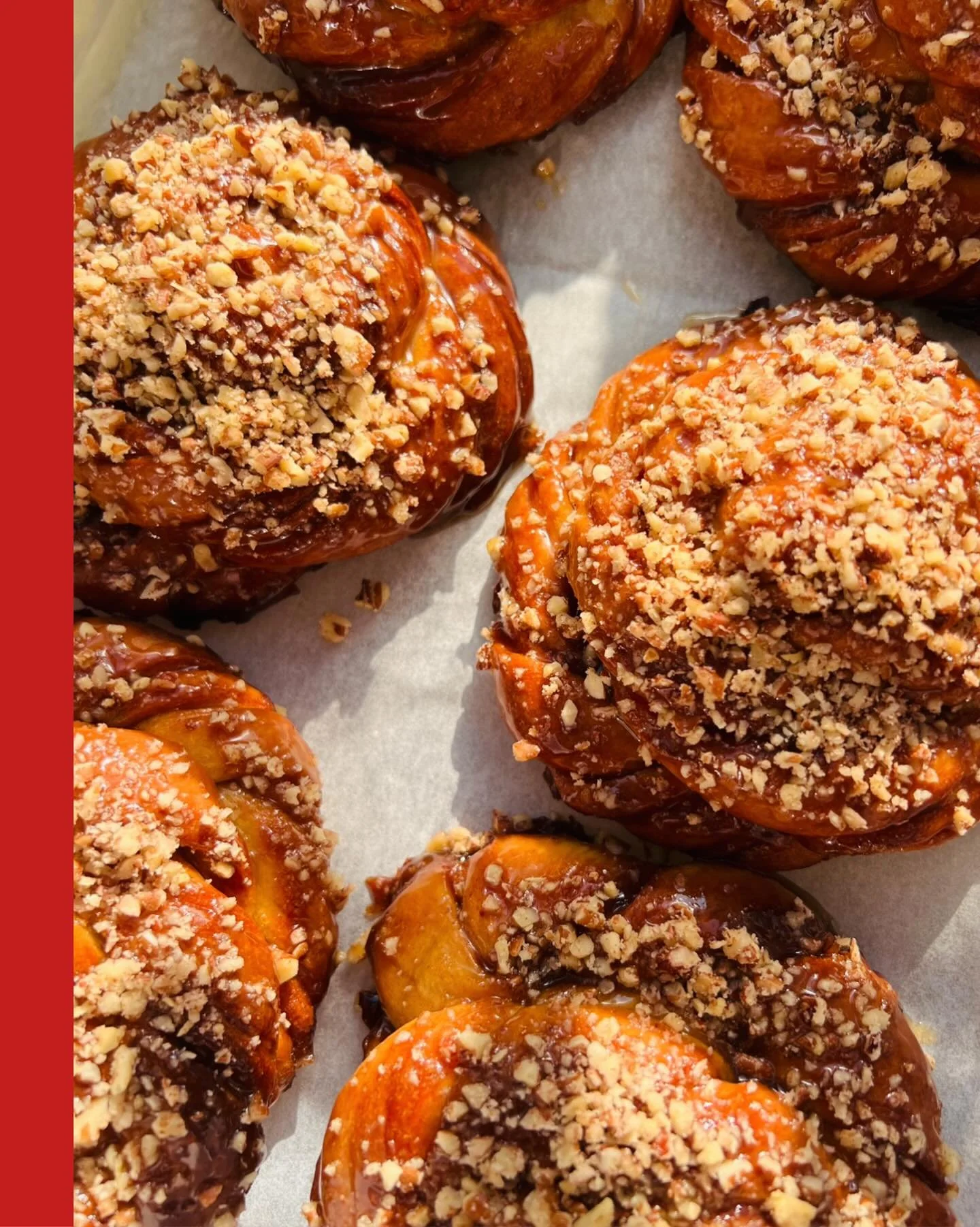 Hazelnuts, caramel, a little salt.. a lot of joy. π€π° Our Hazelnut Salted Caramel Twists available at @sunfyr_barns_cafe next week! π₯¨
P.S they’re vegan too! πβ¨