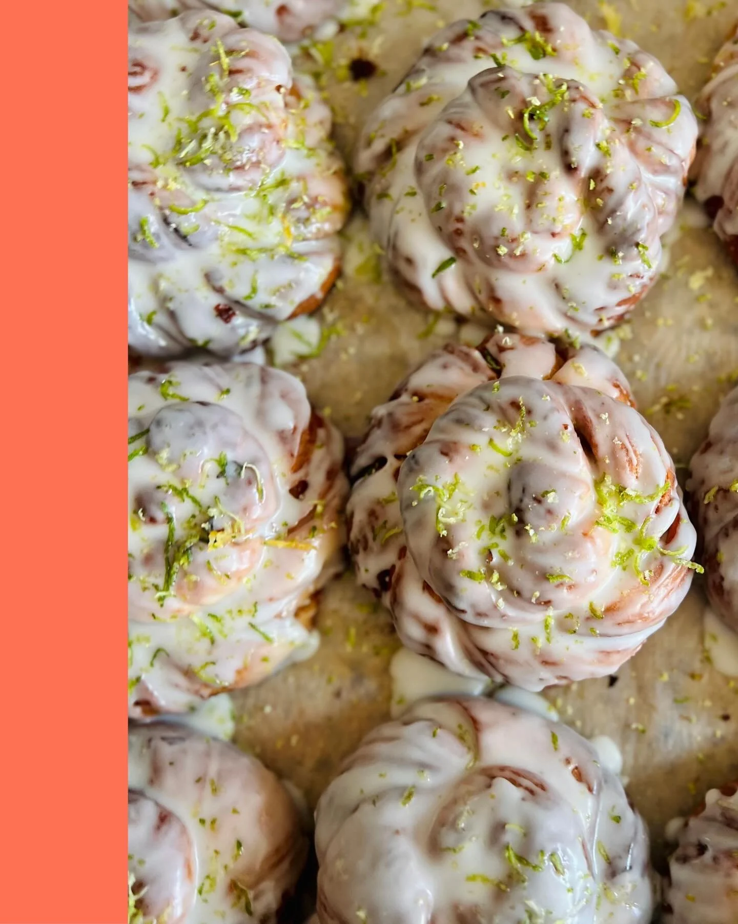Buttery twists, cinnamon sugar and a bright zesty lime finish to the sweet glaze. A little fika moment ☕🍋 Baked fresh for you folks every weekend 🥨🌝✨