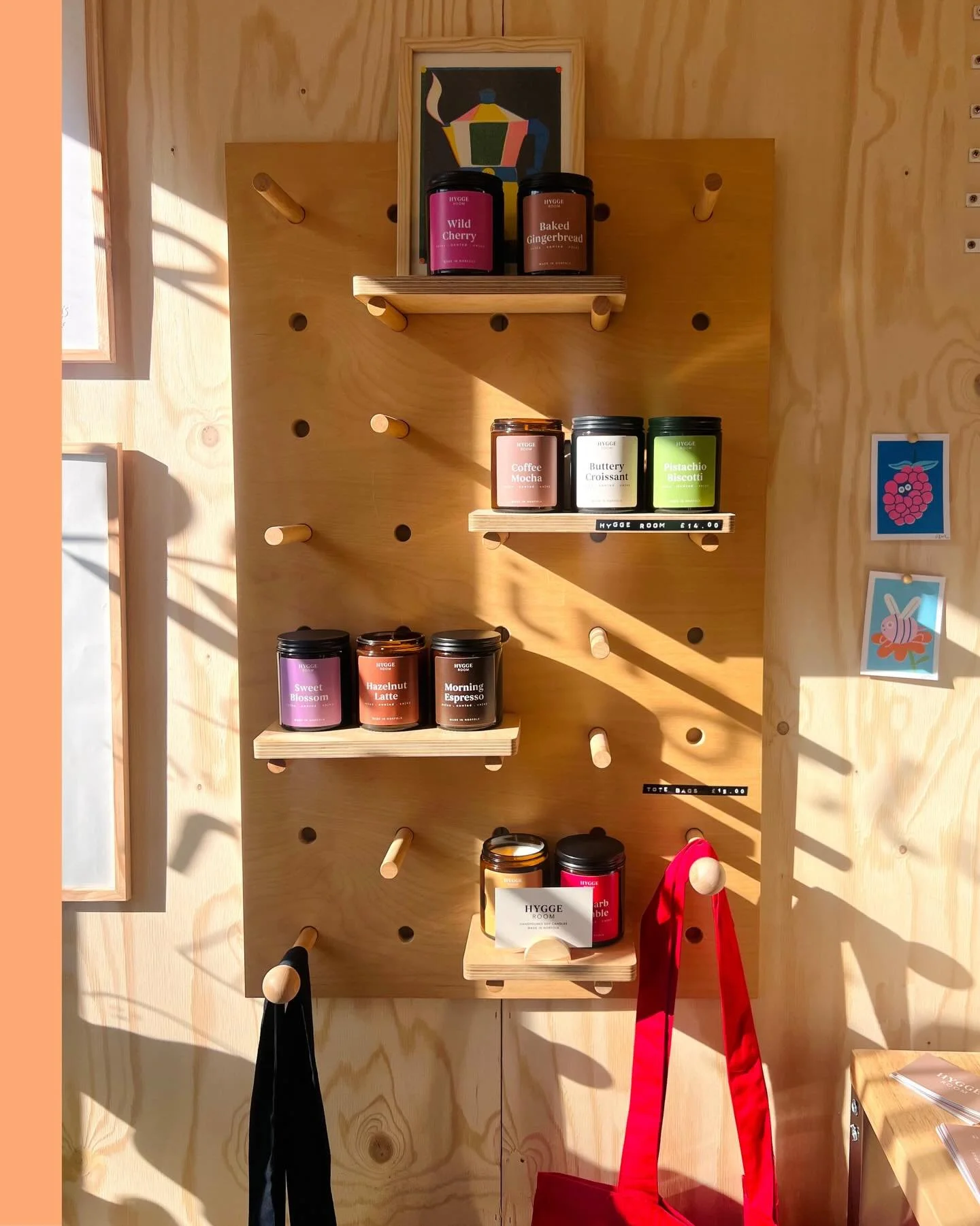 Just in 💜💚🧡🤎🩷🕯️

We&rsquo;re stocking the loooovely @hyggeroom.co.uk candles by the brilliant Norfolk maker Laura Ashman. A new collection of scents arrived yesterday &mdash; aaaall beautifully balanced &mdash; so it&rsquo;s hard to choose a fa