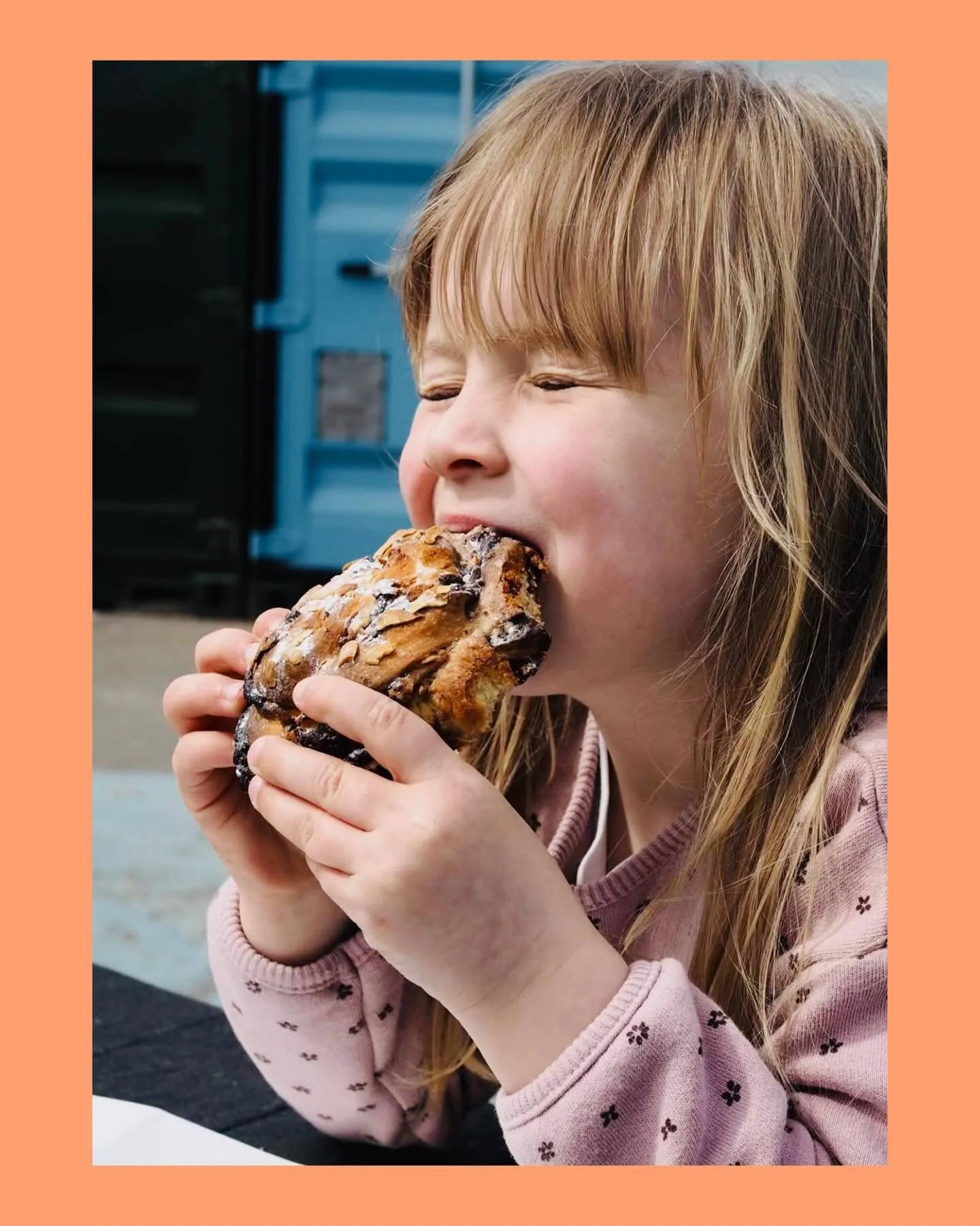 HAPPY MONDAY! 🥨

What a weekend&hellip; thank you for all the love, the visits, and the kindest words! It means so much to see how much you enjoy your S&Oslash;D buns! 🌝🤗🤗🤗✨

&amp; an extra special mention to Poppy, our cutest chocolate twist fa