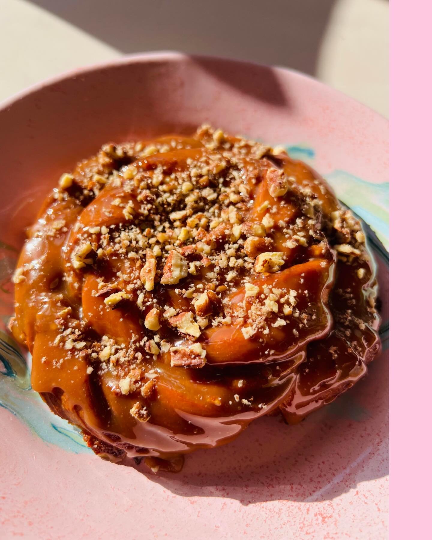 Miso Caramel + Pecan buns on the menu this week! Soft, sticky &amp; just the right amount of salty.. 🌝🥨
Glossy &amp; loaded with toasted pecans - only a small batch made - who&rsquo;s coming?? 🌝🌝🌝✨