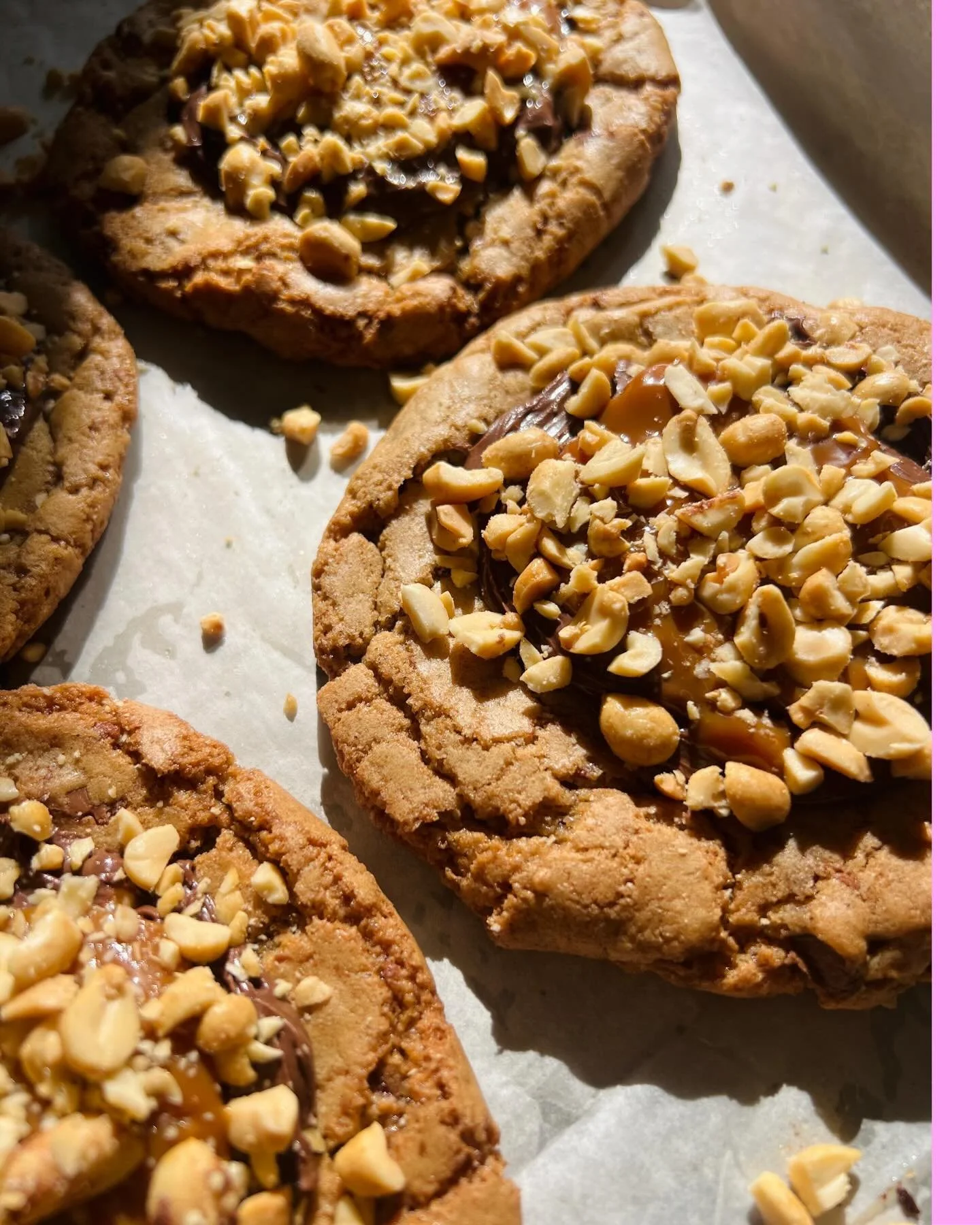Snickerdoodle cookies are here - soft in the middle, crisp on the edges and seriously salty + peanut-ty 🥜
 Chocolatey, nutty, caramel-y&hellip; basically doing the most, but still keeping it cool 👍🏼 Here tomorrow &amp; Saturday - come get one befo