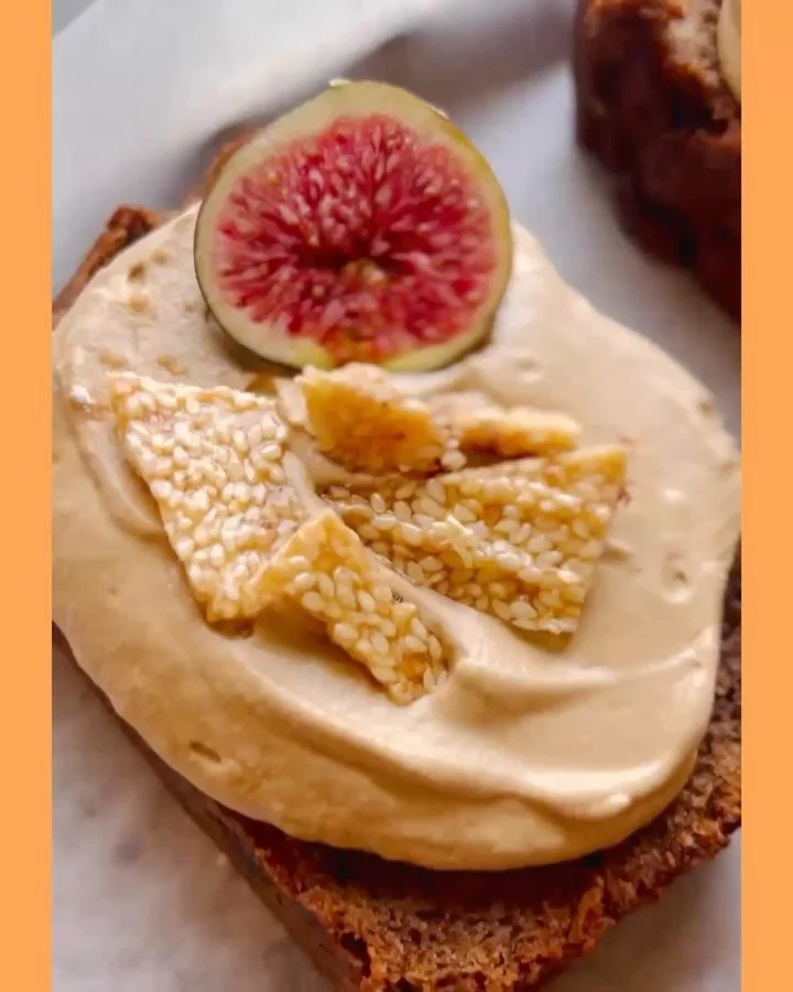 HOWDY FOLKS! 👋🏼👋🏼 New bake for this week: Whipped Honey Espresso Cream Banana Slices with fresh figs &amp; sesame crisps. 

Soft. Crunchy. Caffeinated &amp; very comforting in this weather.. 🌝🍌🍯✨🤎 OPEN 11-3:30pm 🥨
