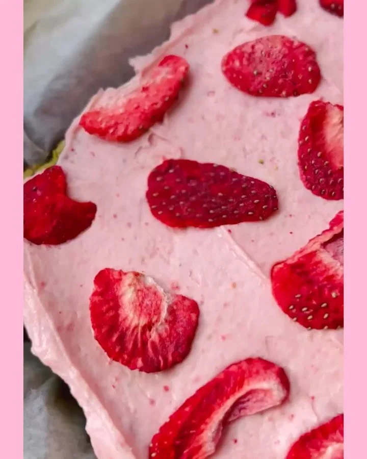 Coming back this weekend&hellip;🍓🍵✨
your fav - Matcha Strawberry Cream Cheese Blondies are making their return&hellip; ANDDD we&rsquo;ve got not one but TWO new drinks joining the menu this Saturday 👀❄️🥤🥤

Expect ice cold, fruity, creamy goodnes