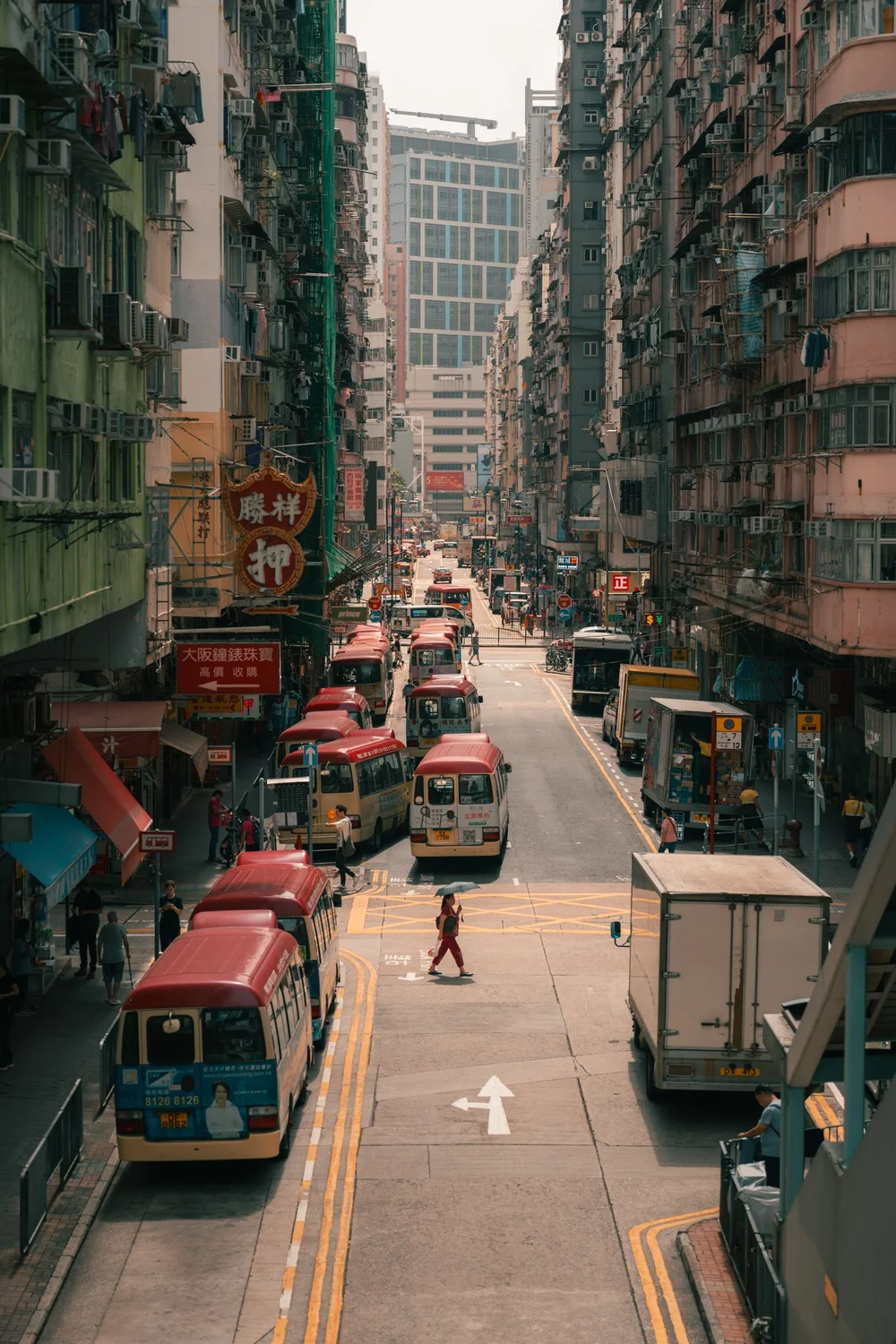 Original sunlit city scene before applying the Aurum preset