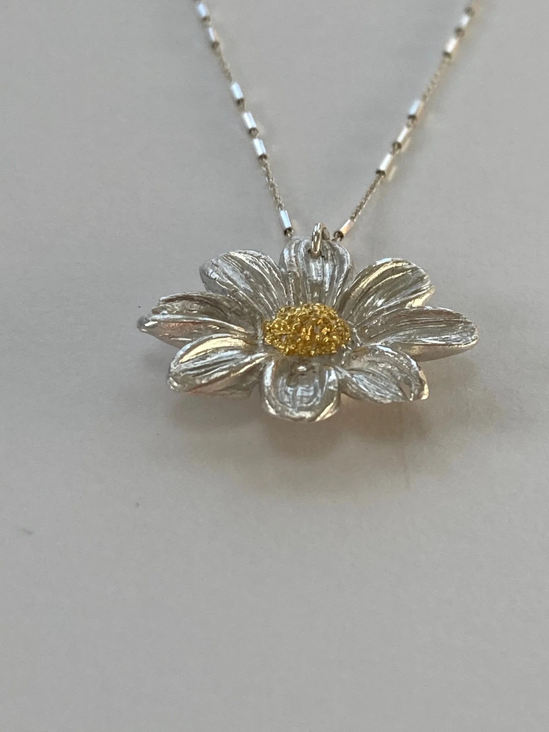 fine silver gold 24ct keum boo daisy flower pendant