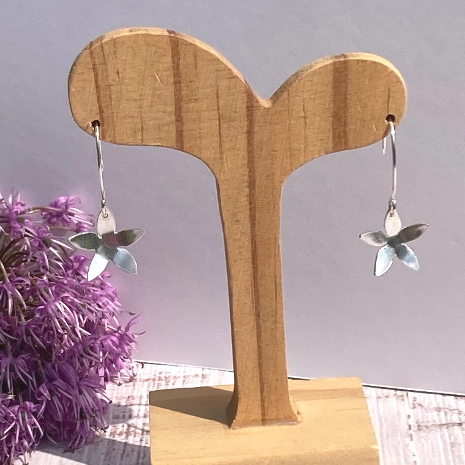 Flower drop earrings