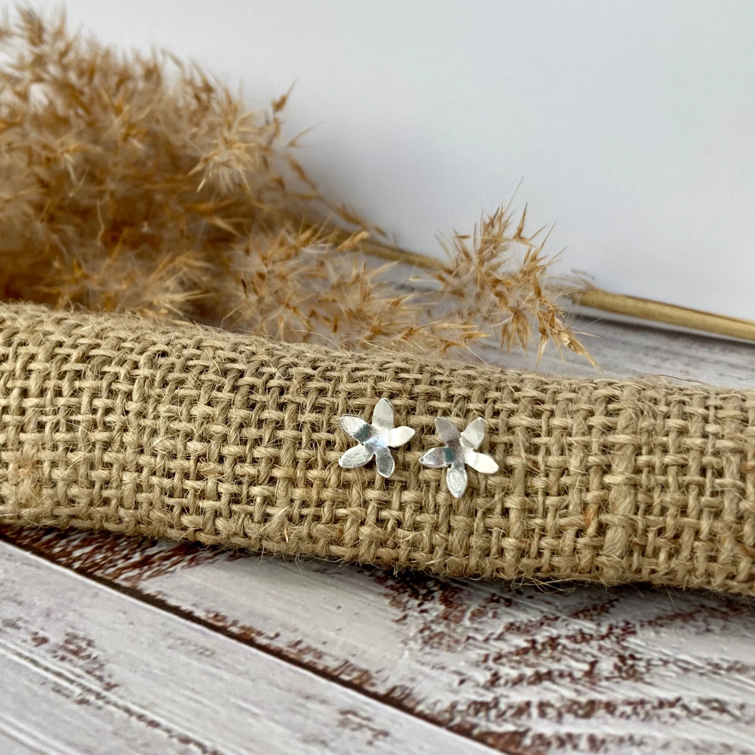 unique nature inspured flower stud silver earrings