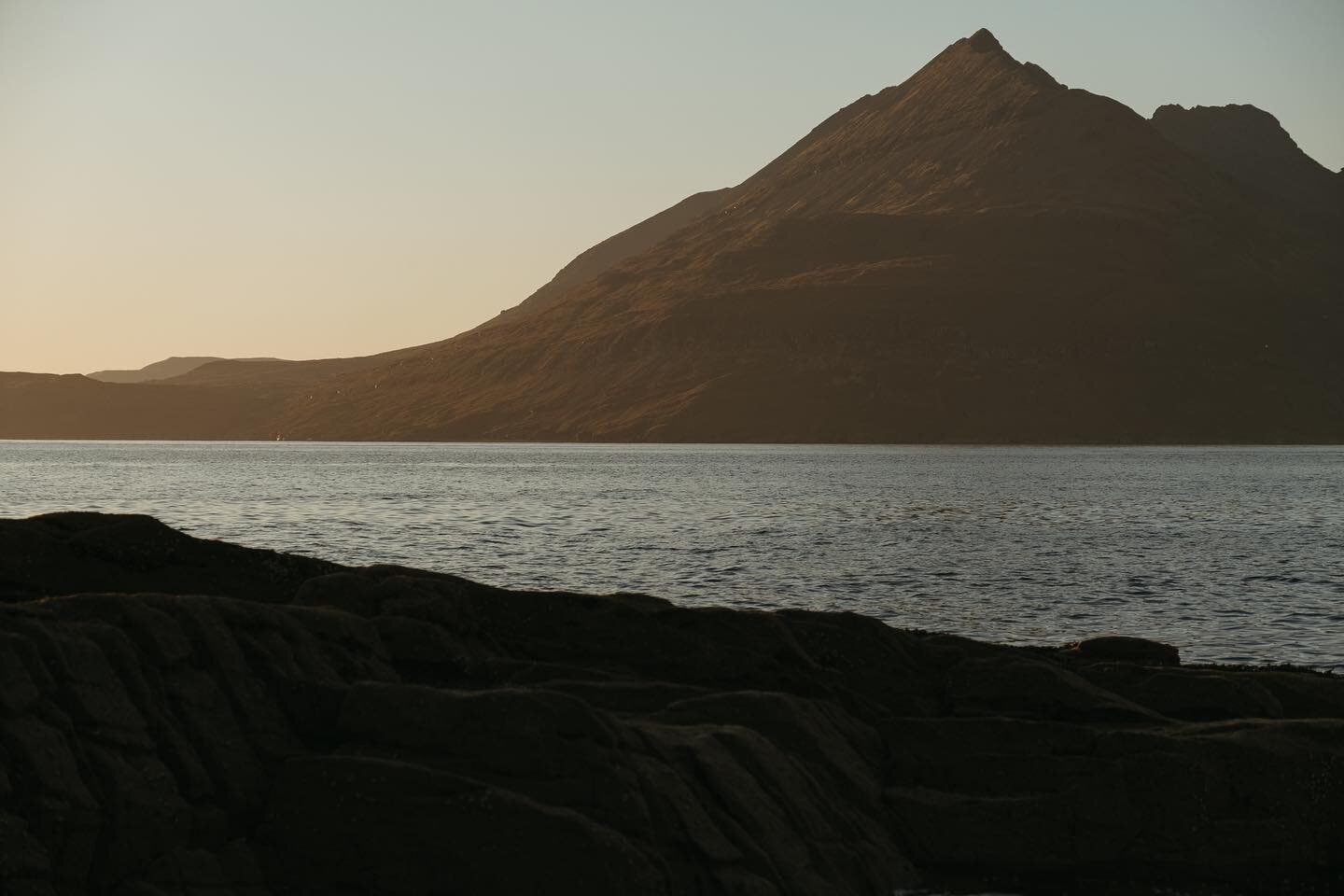 Aimless wanderings paired with a dash of good luck - the best way to experience a sunset on Isle of Skye.