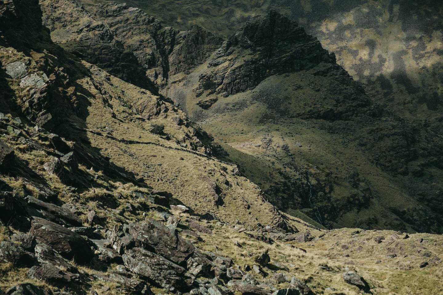 This is a photo from Ireland (also on #earth). The view is from the Devil&rsquo;s Ladder route to the summit of Carrauntoohil.⁣
⁣
Based on its terrain, I&rsquo;d say it doesn&rsquo;t want people hiking on it. ⁣
⁣
#earthday2020 #earthday #earthdayever