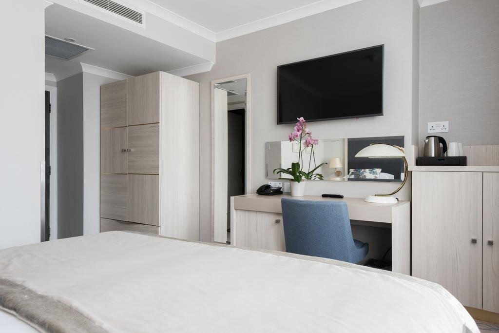 BL-Room-06.jpg