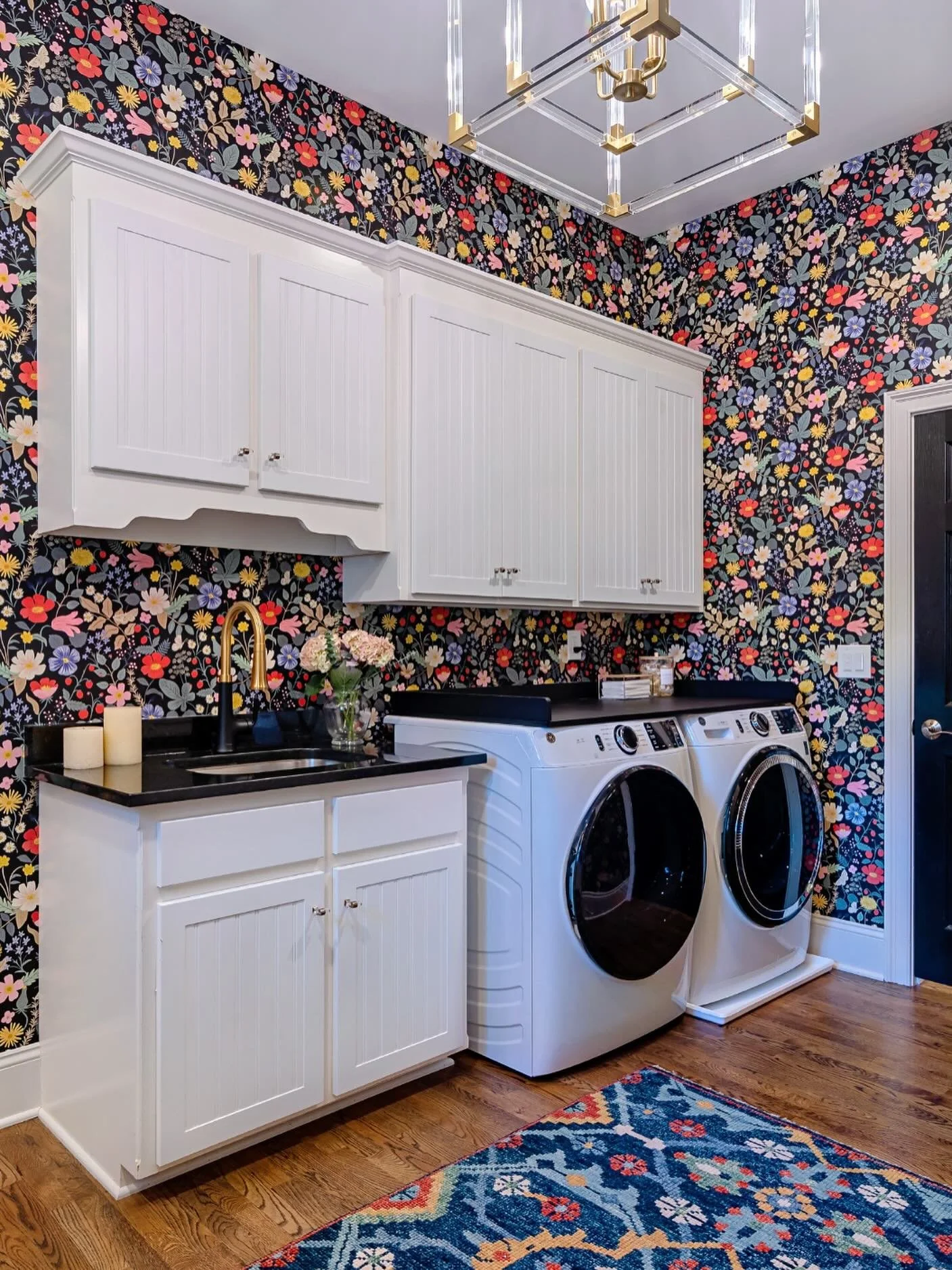 A laundry room like this deserves applause 👏🏻! Adding colorful floral paper brings Joy to even doing the laundry! ❤️ 🌺 
#withfaithanddesign #popofcolor #charlotteinteriordesign #laundryroommakeover #laundryroom #interiordesign #spiritualdesigner