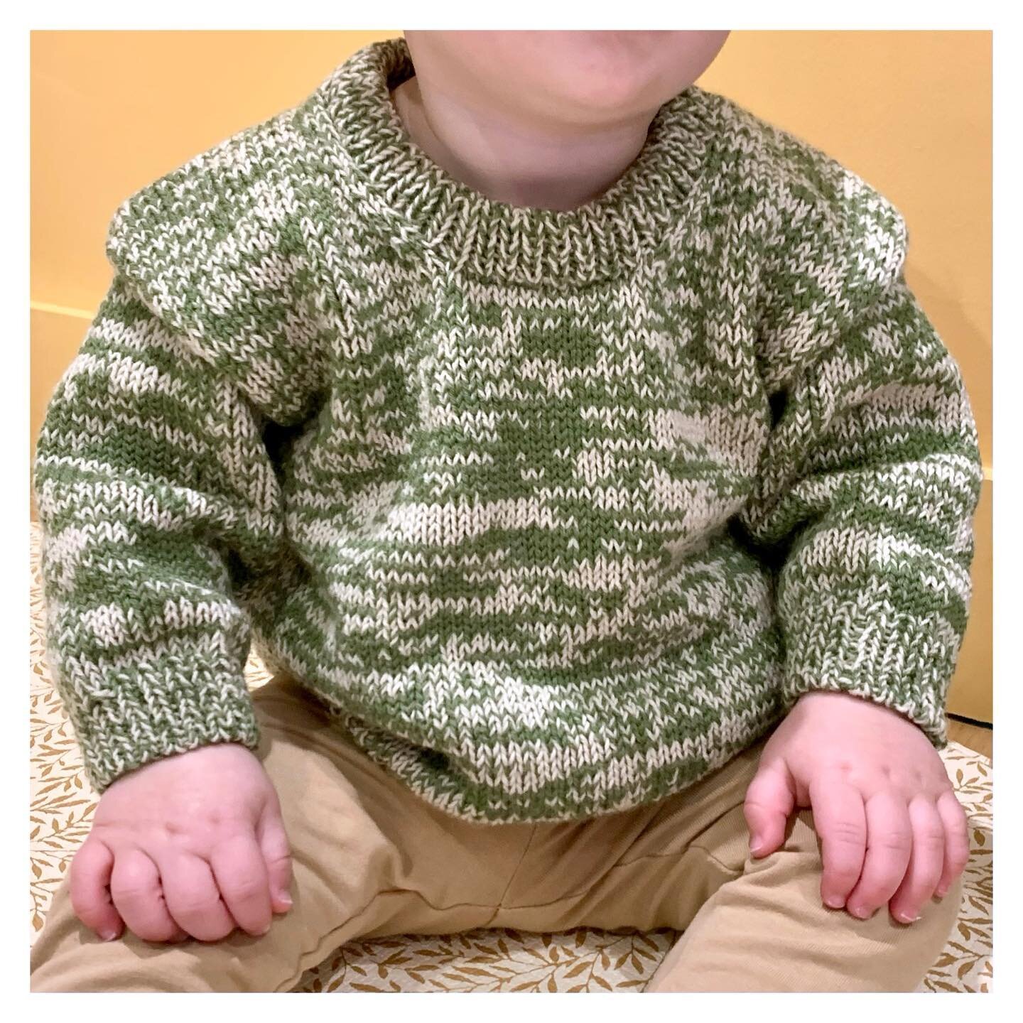 Completed Melange Sweater Baby along with wriggly model ❤️ 

Yarn: Sunday by @sandnesgarn in Green 9062 and Almond 2512. Purchased from @knitt_yarns. 

Pattern: Melange Sweater Baby by @petiteknit 

Model: My own. 

#melangesweater #melangesweaterbab