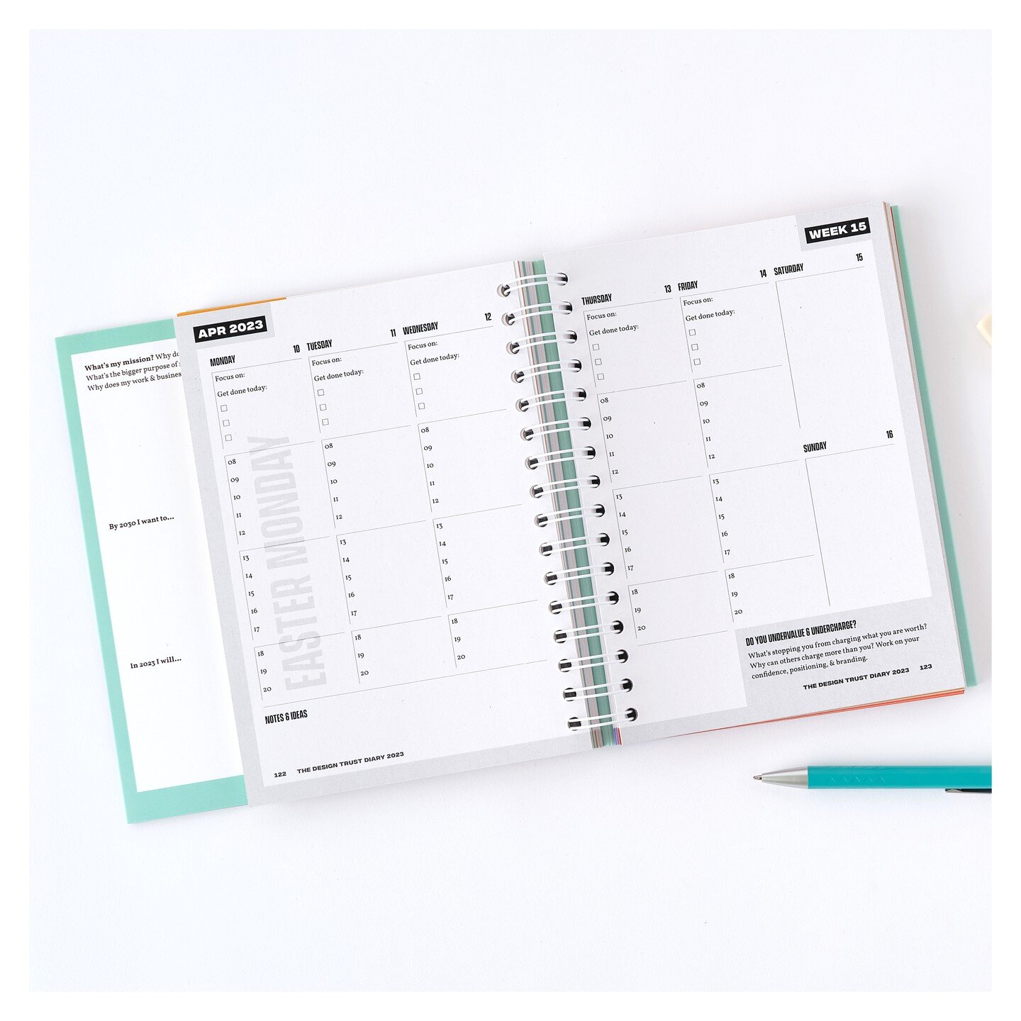 A look at the super minimal weekly layout I designed for @thedesigntrust's 2023 diary. 

I believe there are still some available in limited colourways if you're ready to get planning! 📅

#creativebusinessplanner #thedesigntrustplanner #layoutdesign