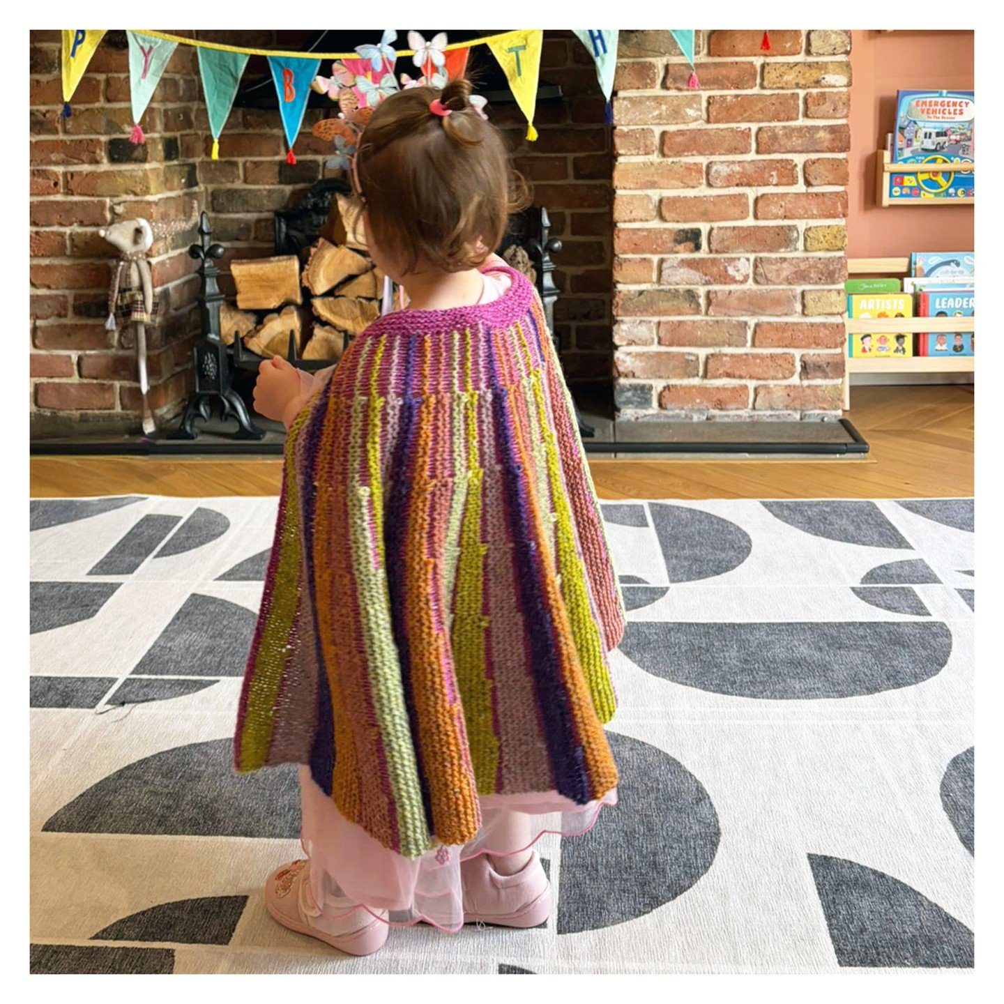 Butterfly cape 🦋

Yarn: @rowanyarns Felted Tweed

Pattern: Isaura by @rosapomar 

Model: My own ❤️