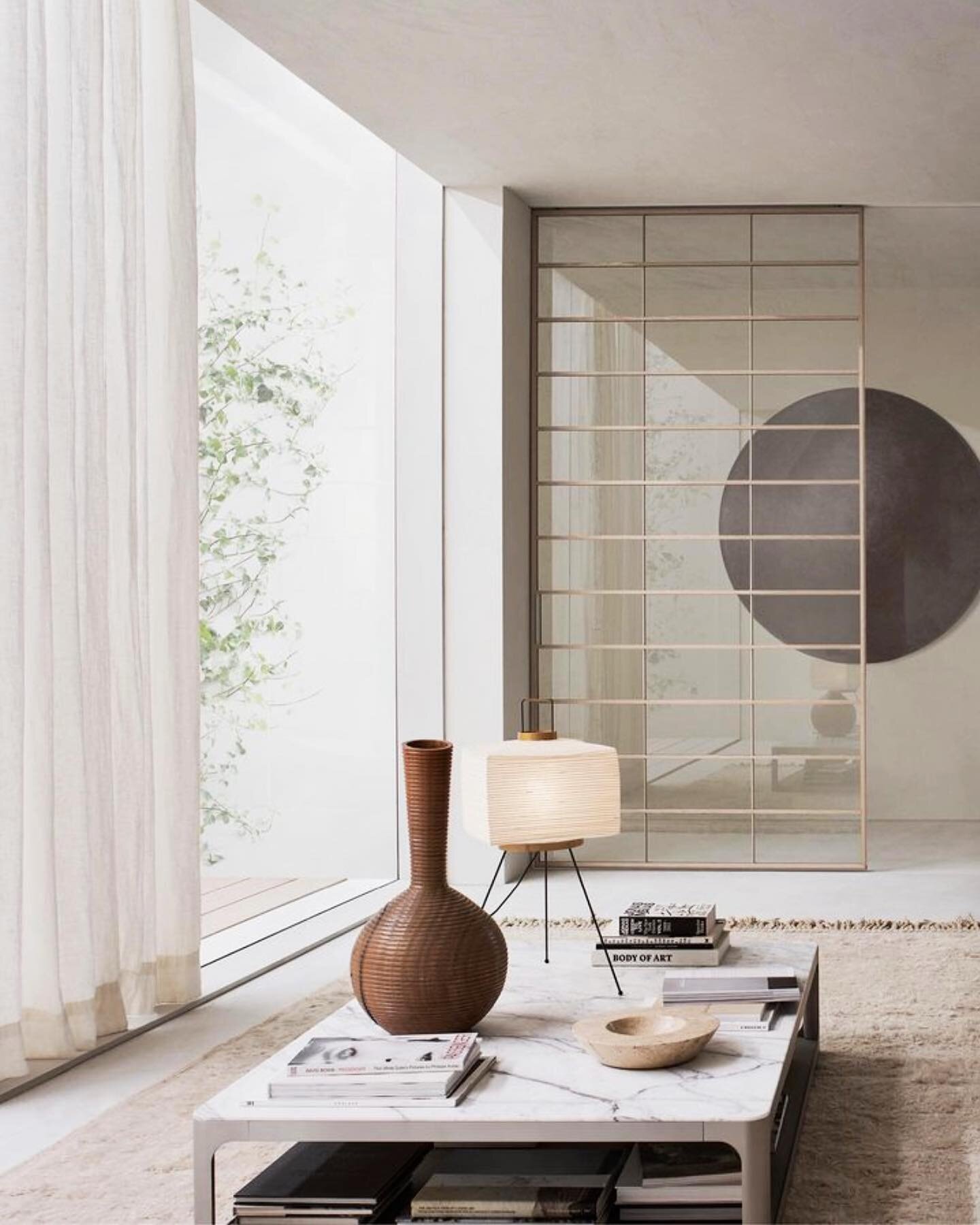 HEART OF GLASS
Soho, Rimadesio&rsquo;s collection of sliding panels inspired by the timeless elegance of Japanese home dividers.

design @giuseppebavusodesign 

#slidingdoor #slidingpanel #roomdivider #homedesign #homeinspo #homedecor #homeinspiratio