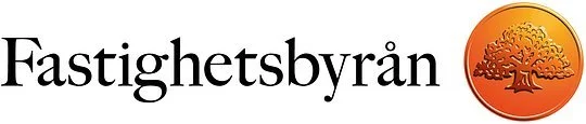 Logotyp för Fastighetsbyrån, ett svenskt fastighetsmäklarföretag, med ett träd i orange cirkel.