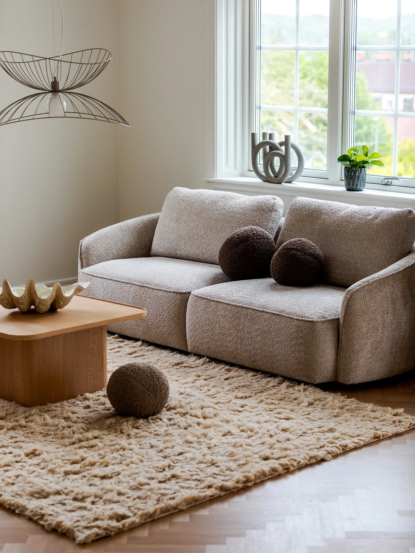Homestaging f&ouml;r m&auml;klare, byggbolag och fastighetsutvecklare.
Vi inreder visningsbost&auml;der och nyproduktioner med m&ouml;bler, textilier och belysning &ndash; klart f&ouml;r fotografering och visning.

📦 Kompletta helhetsl&ouml;sningar 