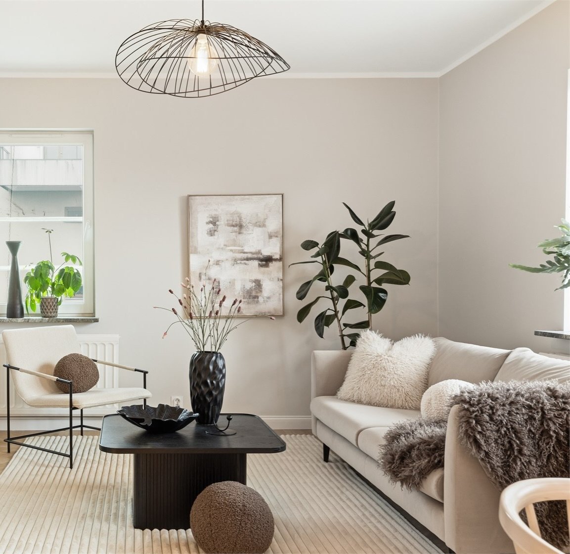 M&aring;ndag och veckans schema best&aring;r av &aring;rets sista p&aring;g&aring;ende styling inf&ouml;r f&ouml;rs&auml;ljning som ska f&auml;rdigst&auml;llas, 3 st s&aring;lda objekt ska t&ouml;mmas, n&aring;gra offer och leverans av m&ouml;bler ti