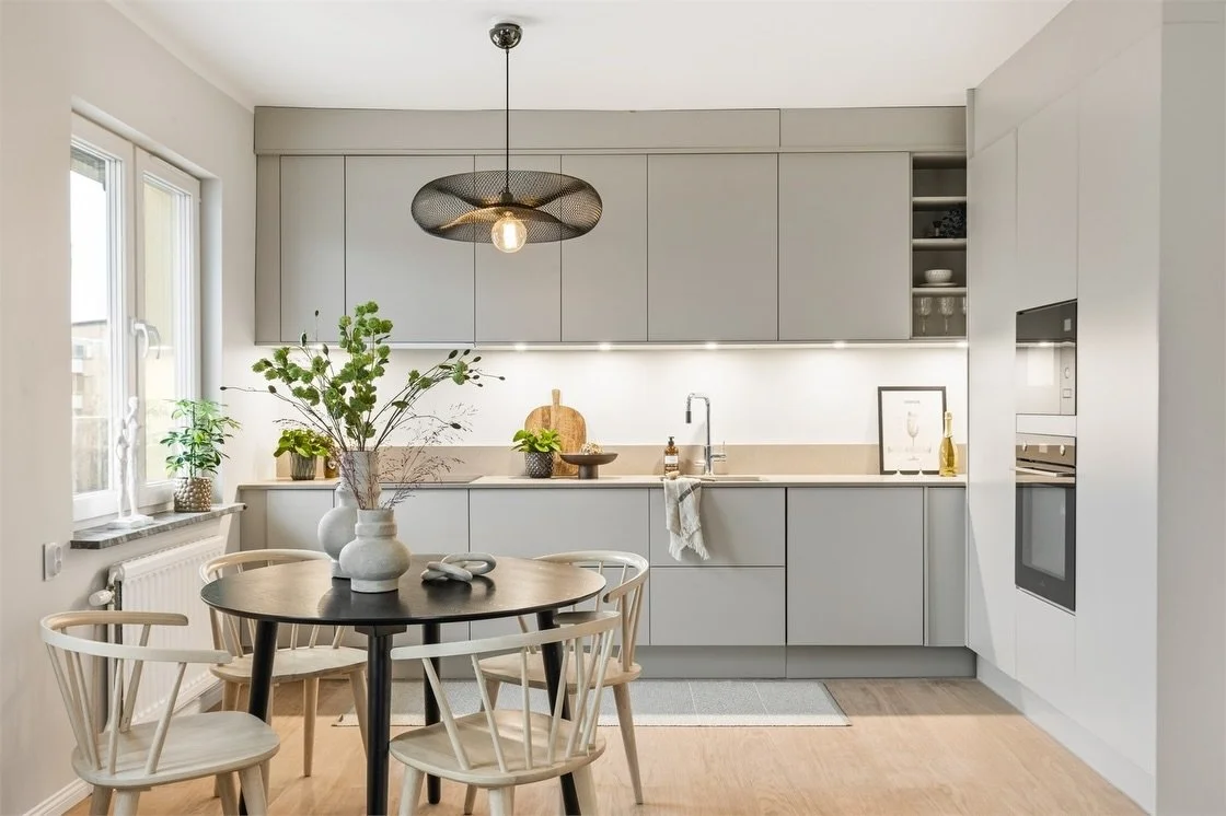 V&auml;lkommen till Brf Hilarius, ett unikt boendeprojekt i hj&auml;rtat av Link&ouml;ping. P&aring; Gripgatan 16 bor du mitt i stadens charmiga Hejdeg&aring;rden. 

Styling @studiomaessing 
F&ouml;r @brfhilarius 
Till salu via @fastighetsbyran_linko