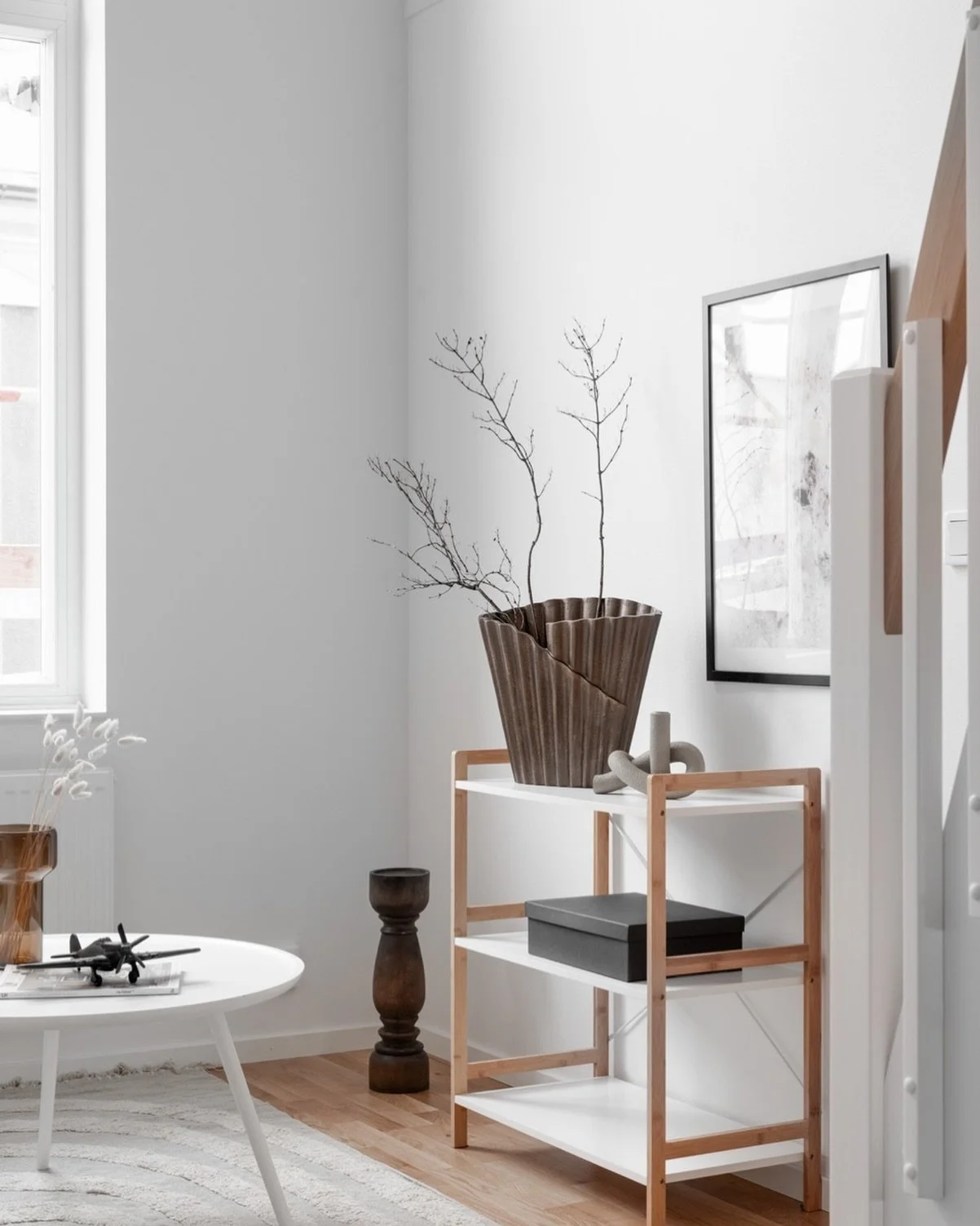 Detaljer 🤎🤍

Hoppar in och &ouml;nska er en trevlig eftermiddag 💭
Ta v&auml;l hand om er 🫶🏻

Vi forts&auml;tter med att chilla &amp; ladda batterier ett par dagar till 💭

God forts&auml;ttning 🤗 

#studiomaessing #inredare #homestayling #inspi