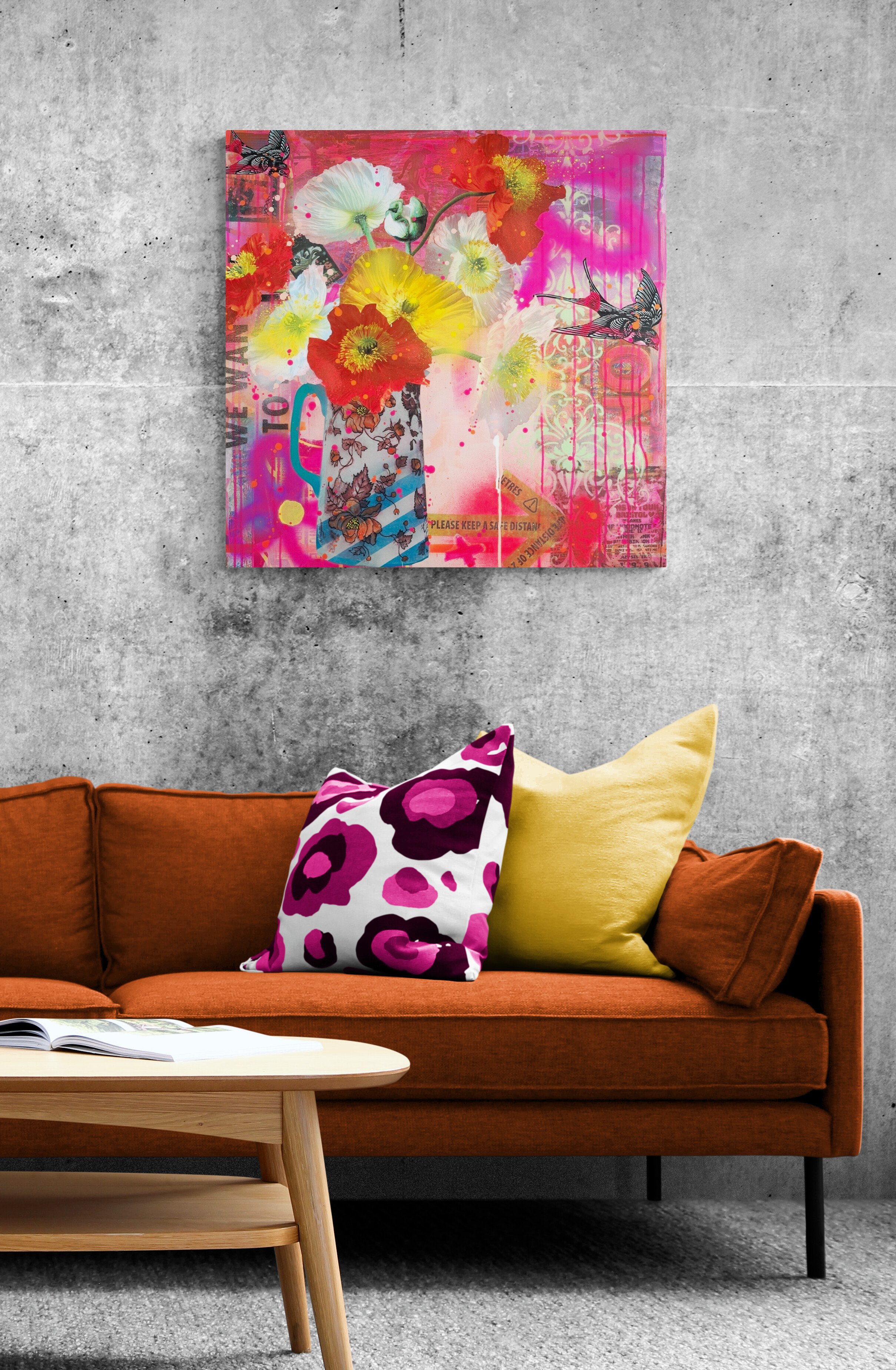 Comfy_living_room_with_sofa_and_coffee_table.jpg