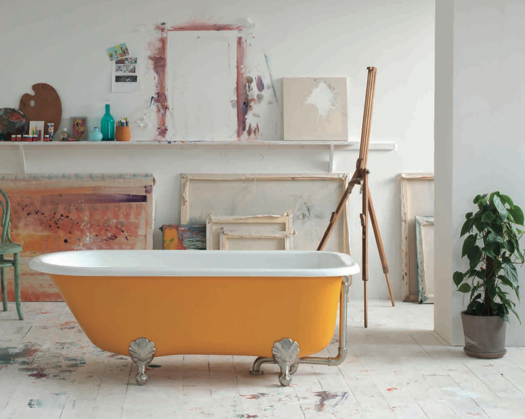 Victoria and Albert yellow tub.png