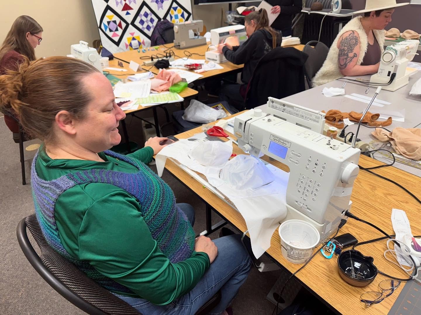 Only one spot remaining!

Join me in just over a month to learn to sew bras!

July 19-21. Thurs 6-9pm, Fri and Sat 9:30-5:15
More info at the link in my bio. 
Registration through the @reddeersewing centre. 

Feel free to comment or send me a DM if y