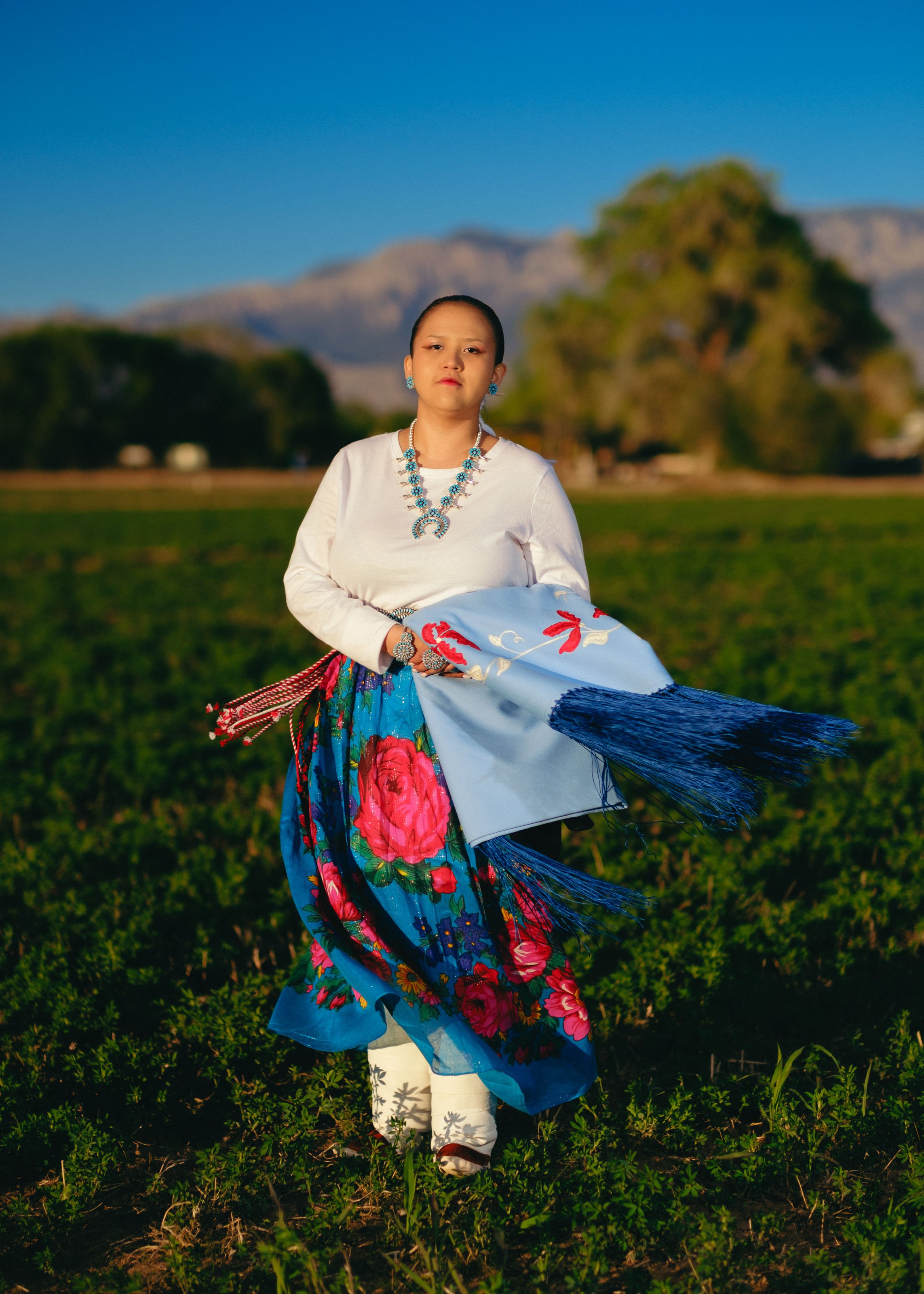 Native American senior photos in New Mexico, Albuquerque senior photography, traditional senior portraits in Albuquerque, Indigenous graduation photos in New Mexico, colorful senior pictures in Albuquerque, cultural senior photo session in New Mexico