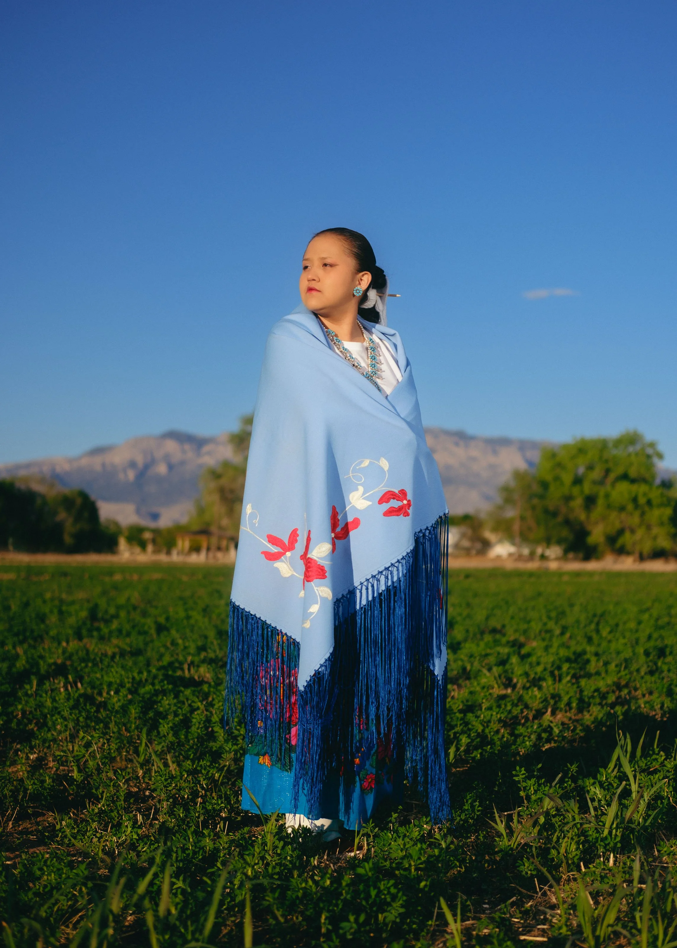 Native American senior photos in New Mexico, Albuquerque senior photography, traditional senior portraits in Albuquerque, Indigenous graduation photos in New Mexico, colorful senior pictures in Albuquerque, cultural senior photo session in New Mexico