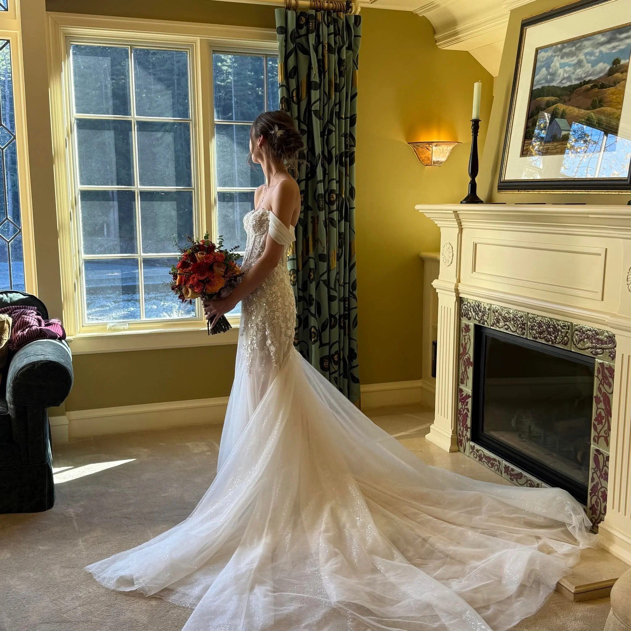 Lexie & Bobby - bride upstairs.jpg